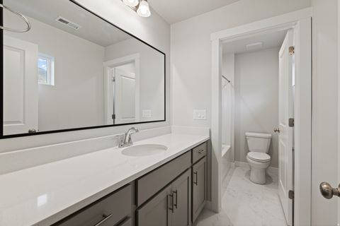 Tiny photo for 921 N EVELYN ST, Farmington, UT 84025 (MLS # 2139715)