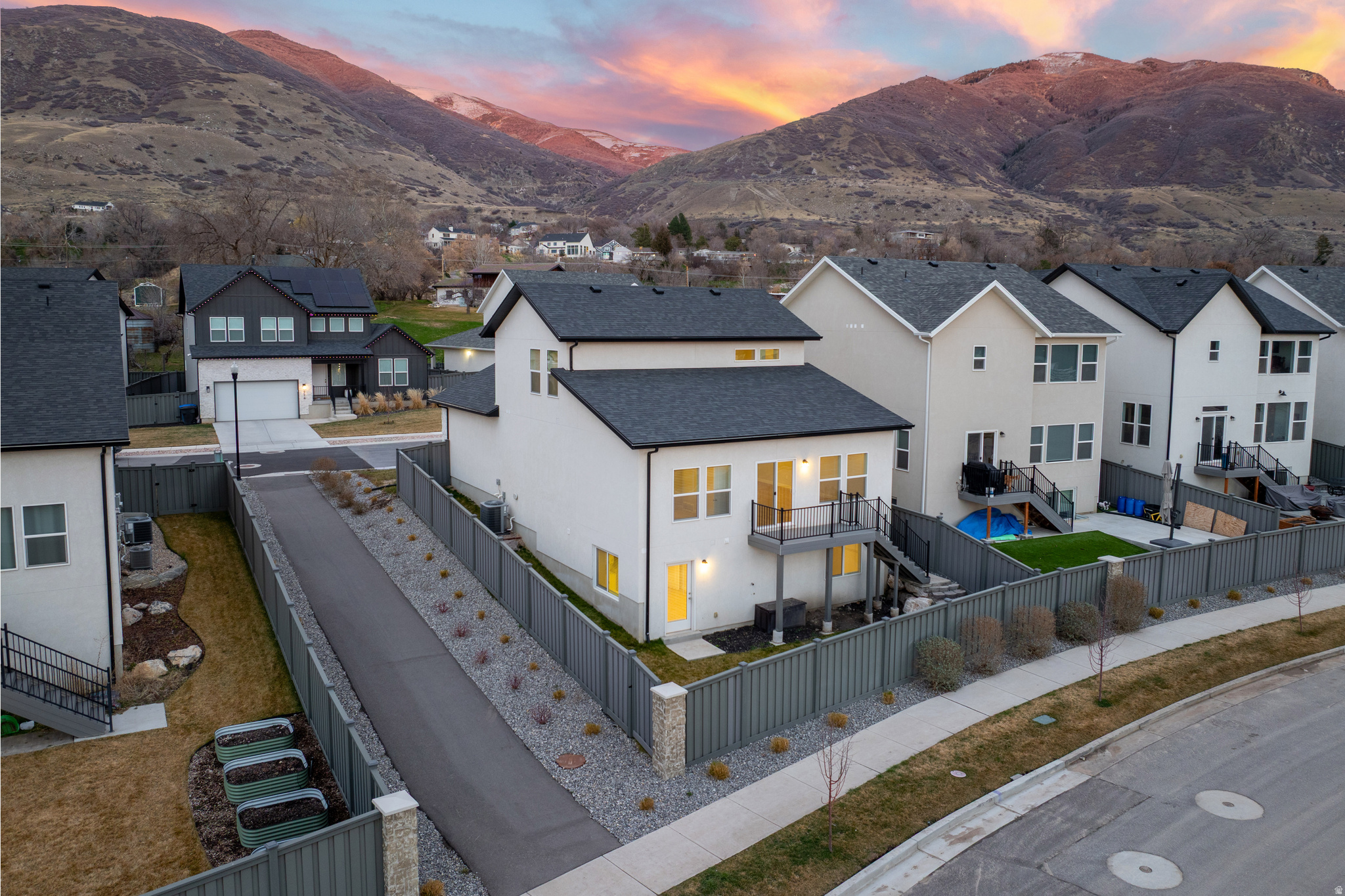 THE ROSE - Residential