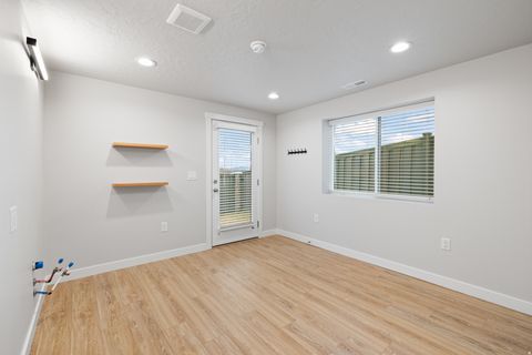 Tiny photo for 921 N EVELYN ST, Farmington, UT 84025 (MLS # 2139715)