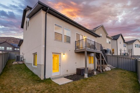 Tiny photo for 921 N EVELYN ST, Farmington, UT 84025 (MLS # 2139715)