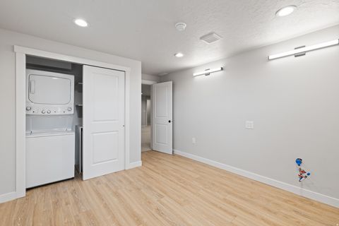 Tiny photo for 921 N EVELYN ST, Farmington, UT 84025 (MLS # 2139715)