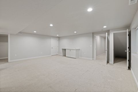 Tiny photo for 921 N EVELYN ST, Farmington, UT 84025 (MLS # 2139715)