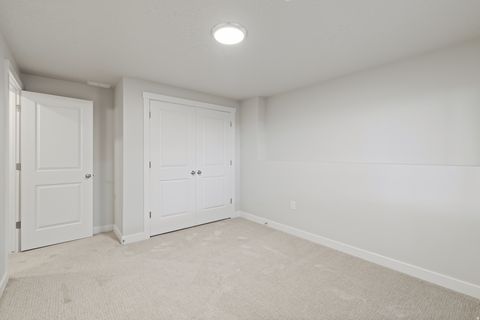 Tiny photo for 921 N EVELYN ST, Farmington, UT 84025 (MLS # 2139715)