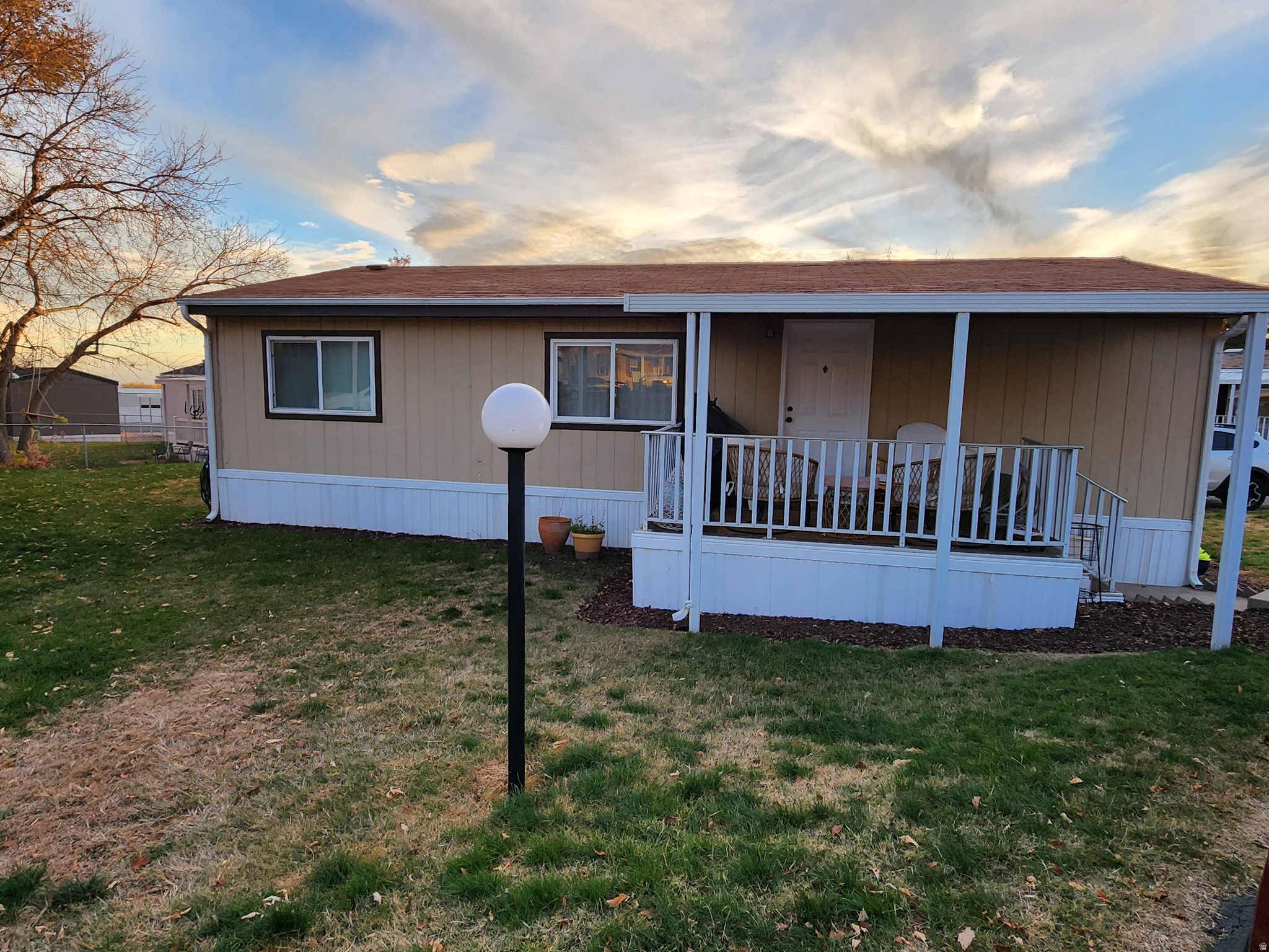 ROLLING HILLS - Residential