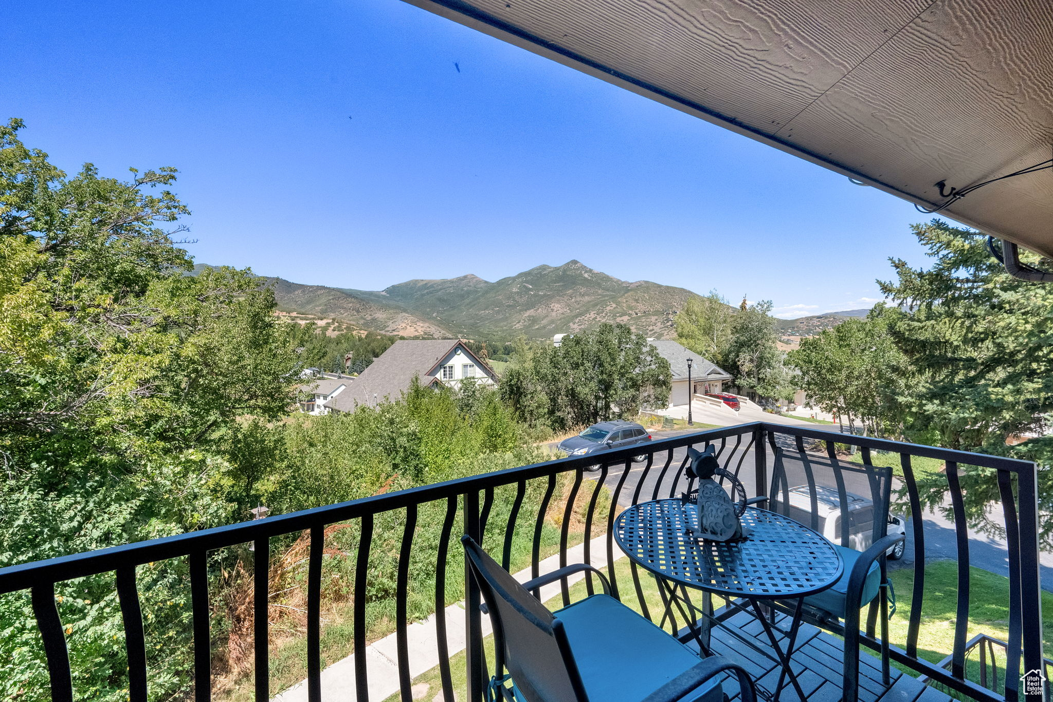 SWISS OAKS - Residential