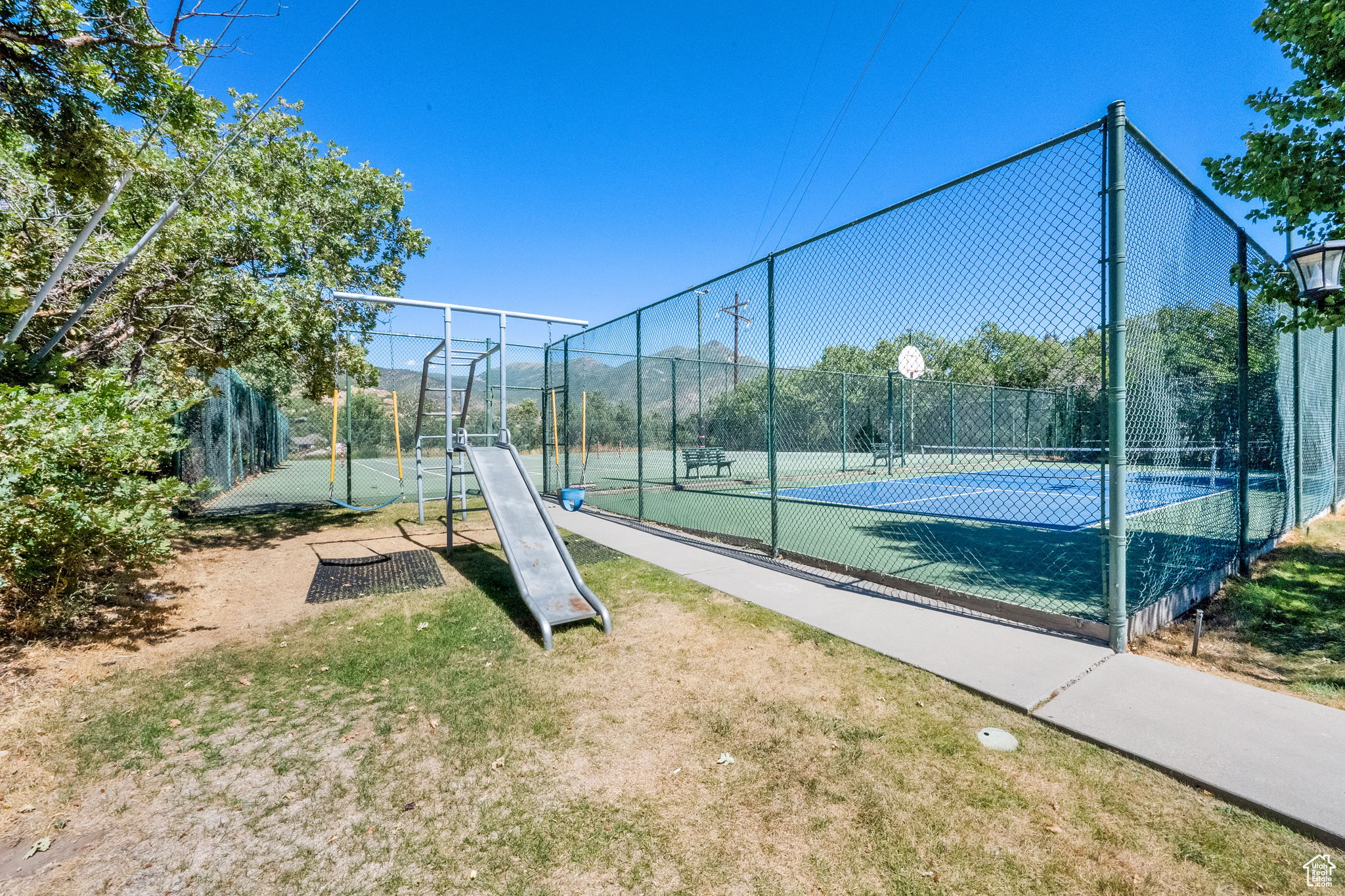 SWISS OAKS - Residential