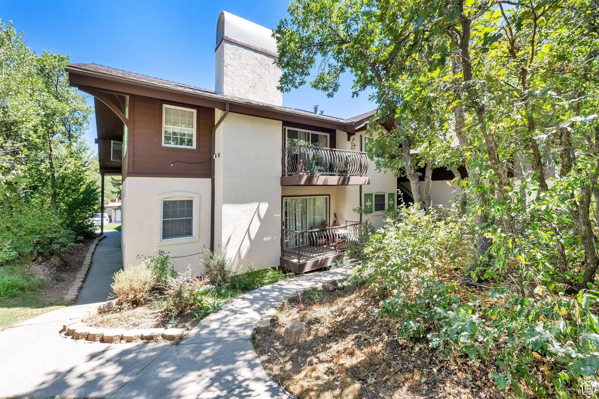 SWISS OAKS - Residential