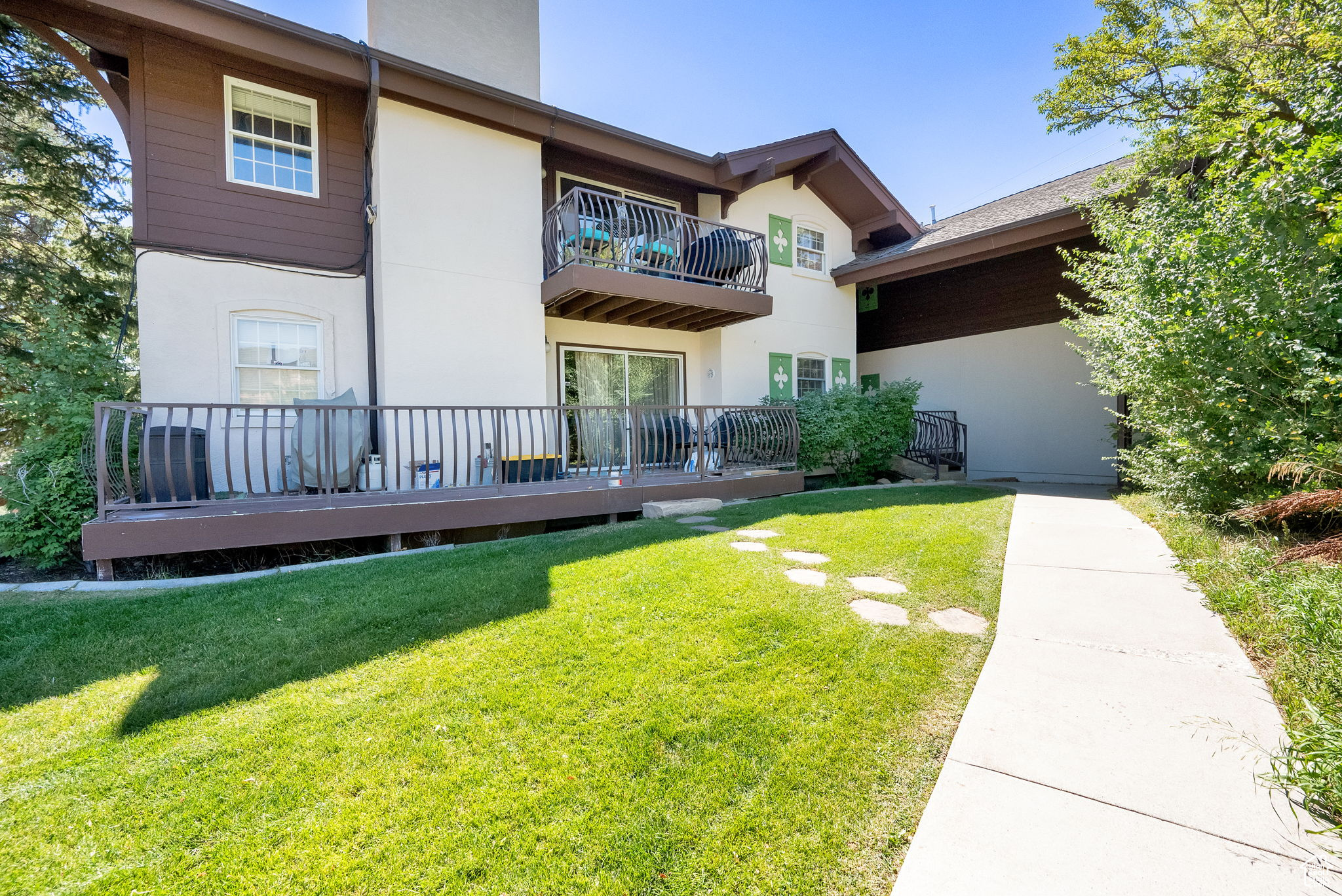 SWISS OAKS - Residential