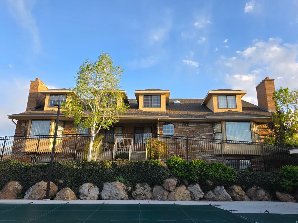 Photo of 1094 E LOCH LOMOND DR, Millcreek, UT 84117 (MLS # 2173897)