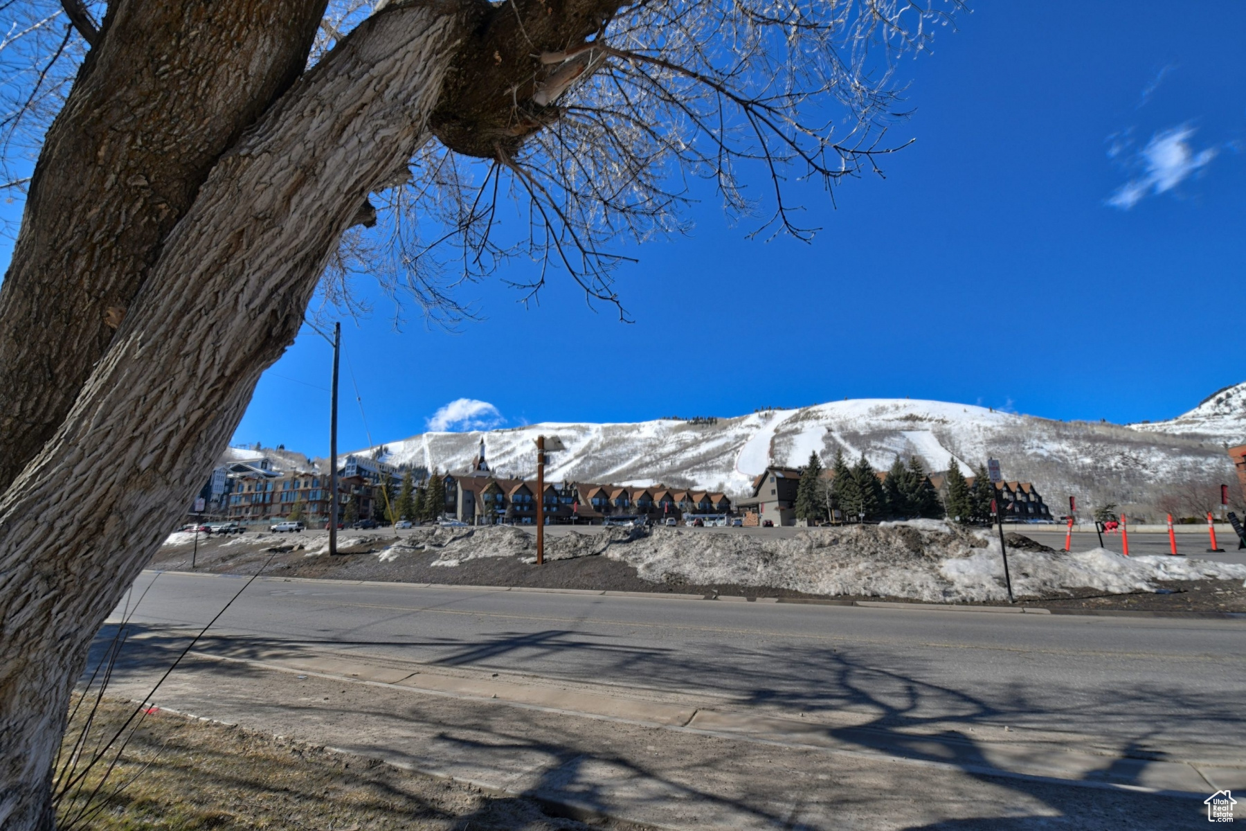 EMPIRE HOUSE CONDOMINIUMS - Residential Lease