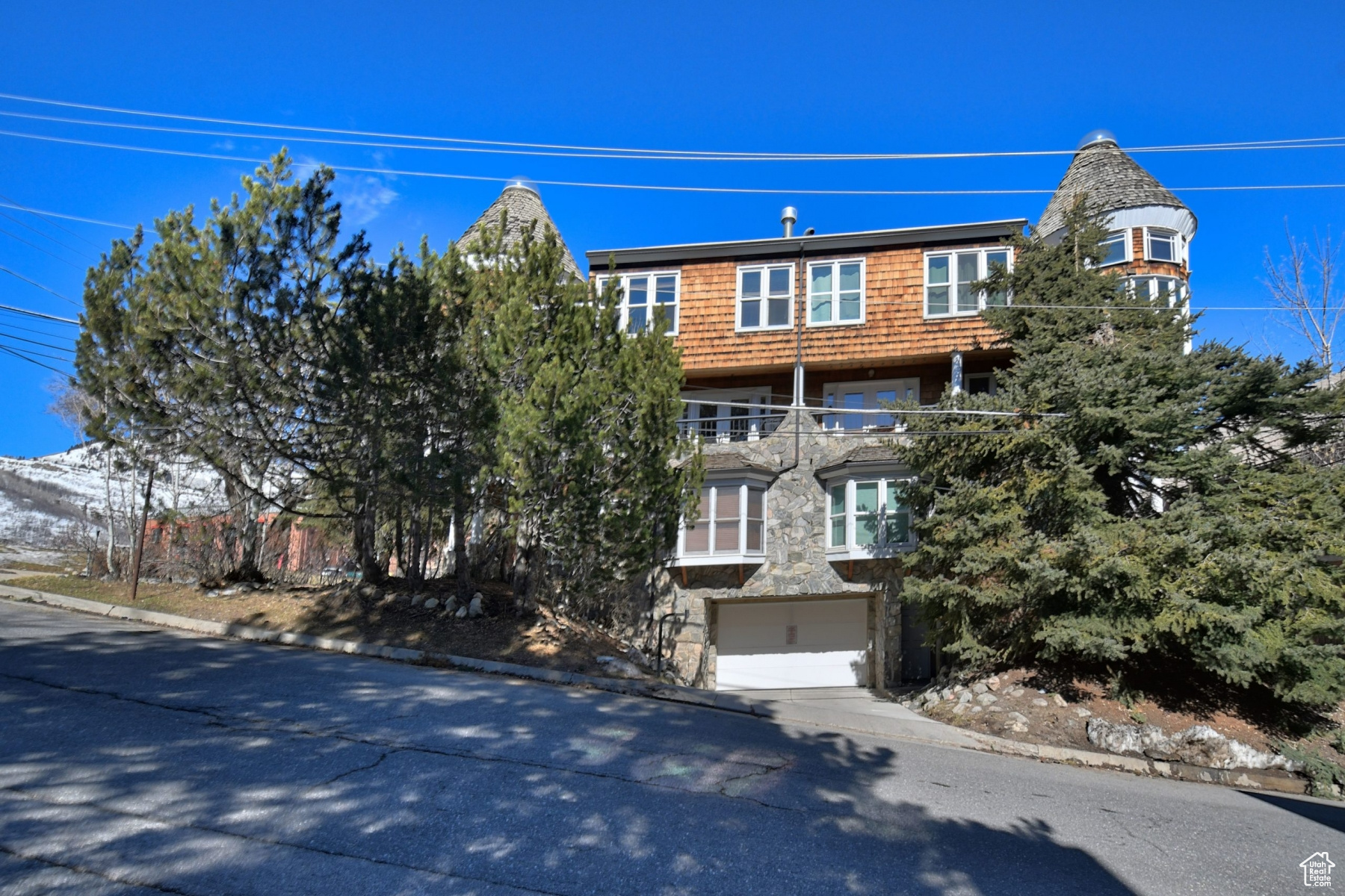 EMPIRE HOUSE CONDOMINIUMS - Residential Lease