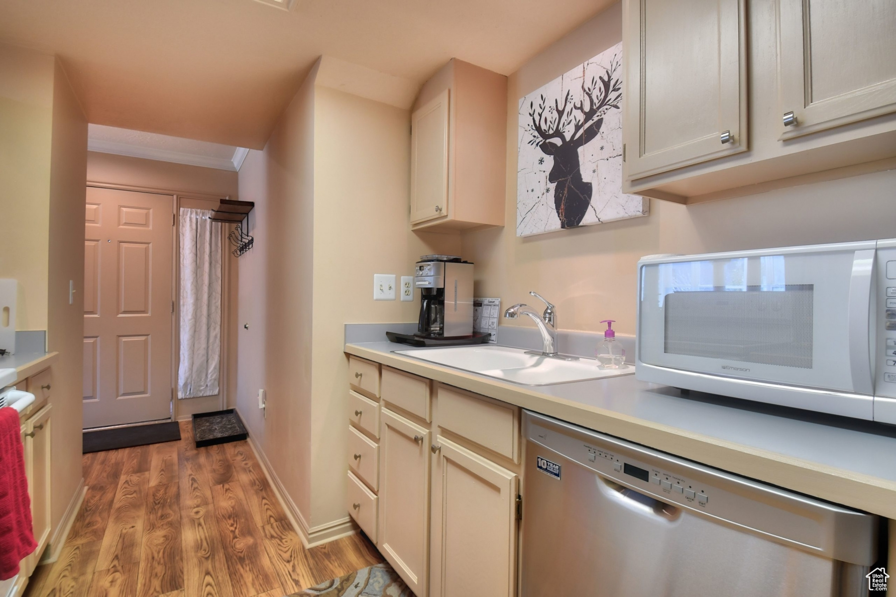 EMPIRE HOUSE CONDOMINIUMS - Residential Lease