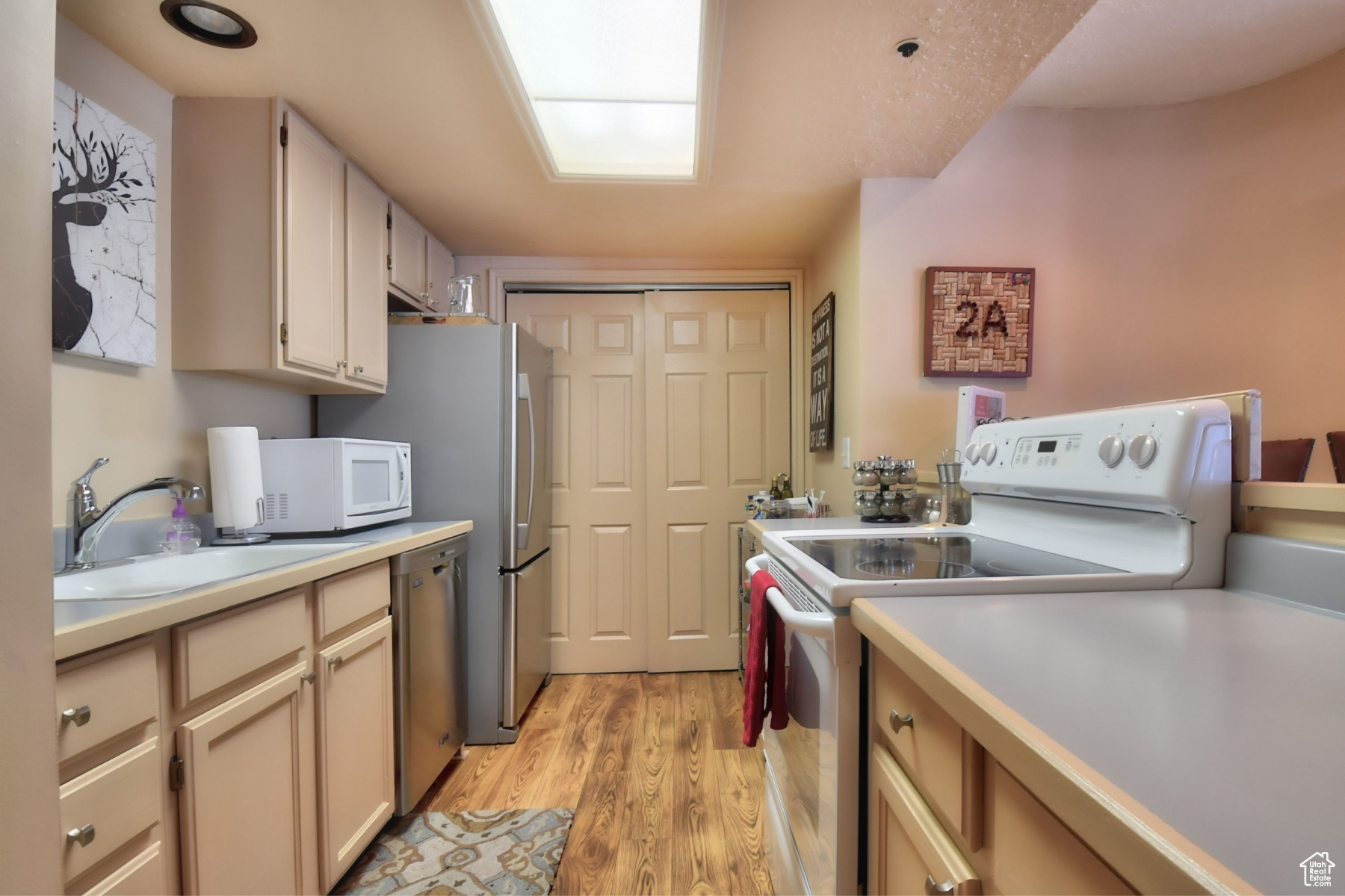 EMPIRE HOUSE CONDOMINIUMS - Residential Lease