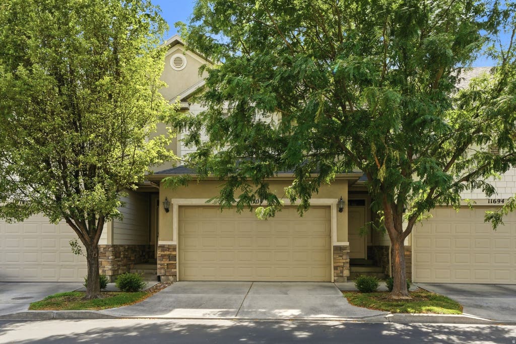 Photo of 11704 S SHADOW VIEW LN, Draper, UT 84020 (MLS # 2173356)