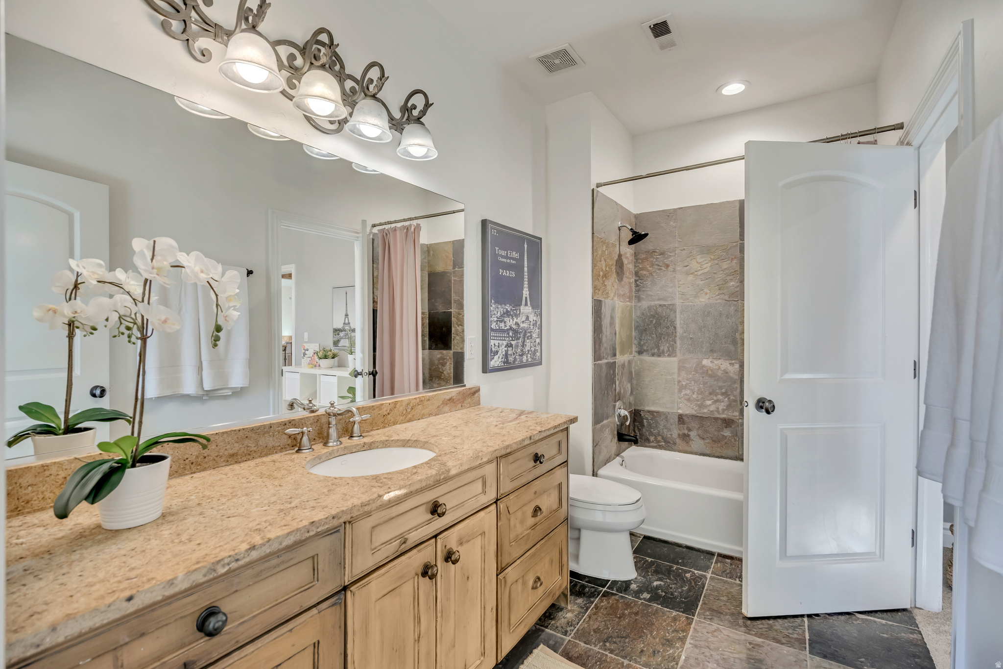 TWIN RIVERS - Residential