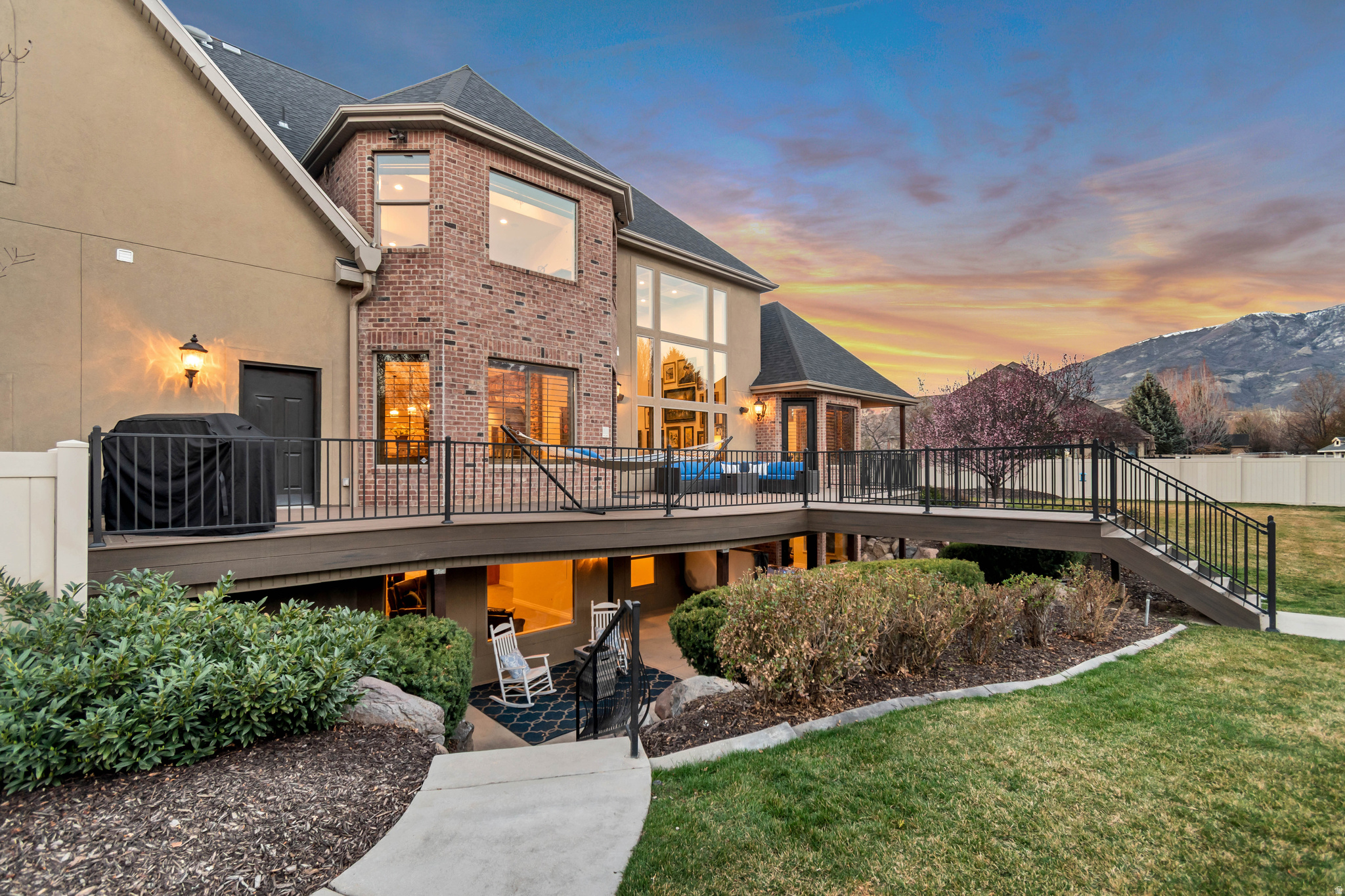 TWIN RIVERS - Residential