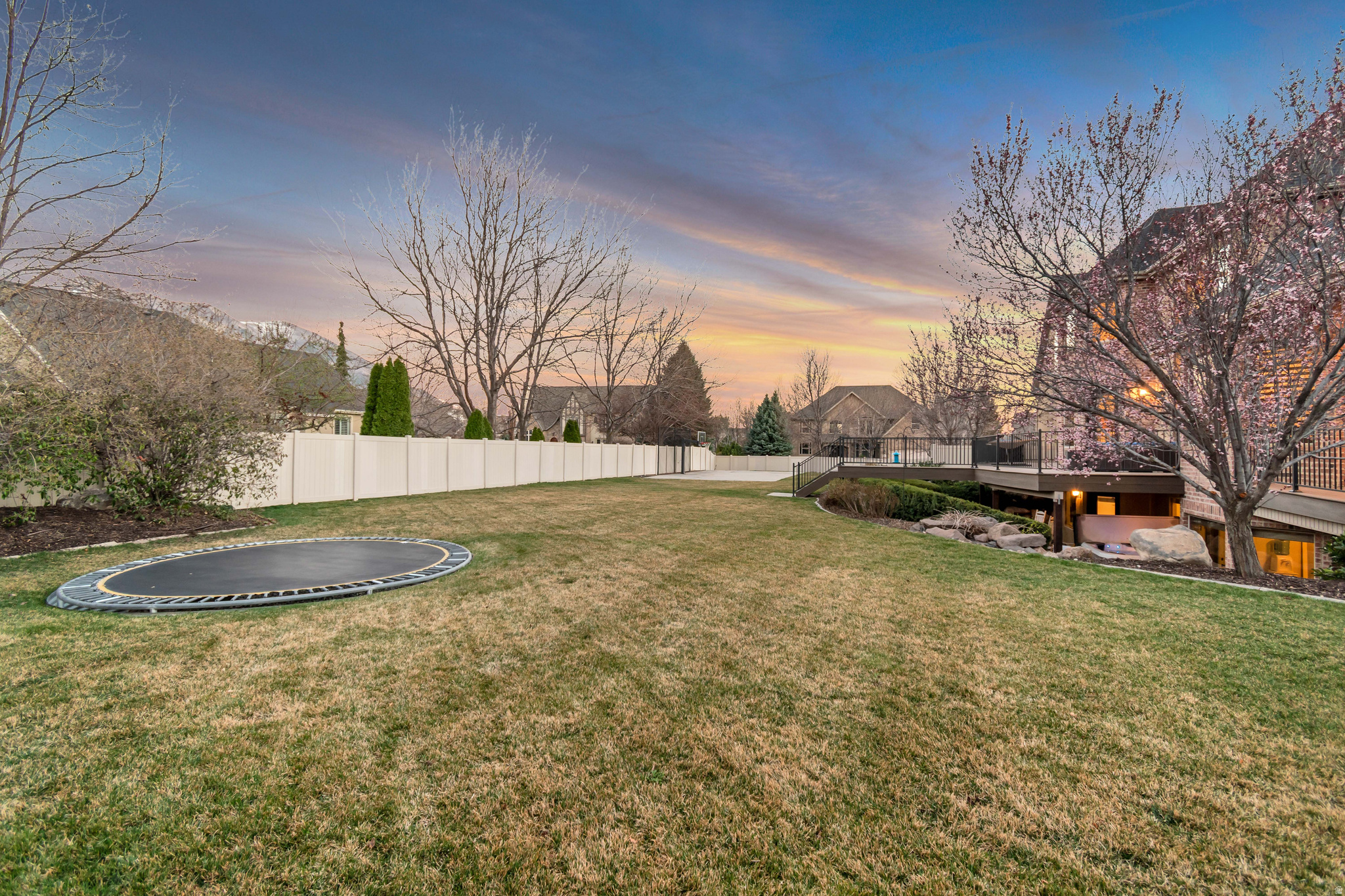 TWIN RIVERS - Residential