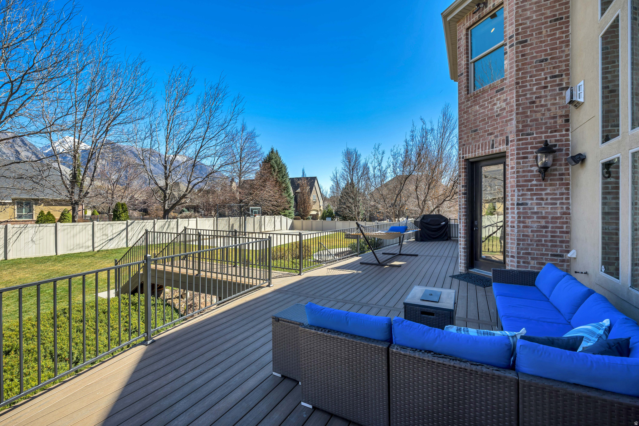 TWIN RIVERS - Residential