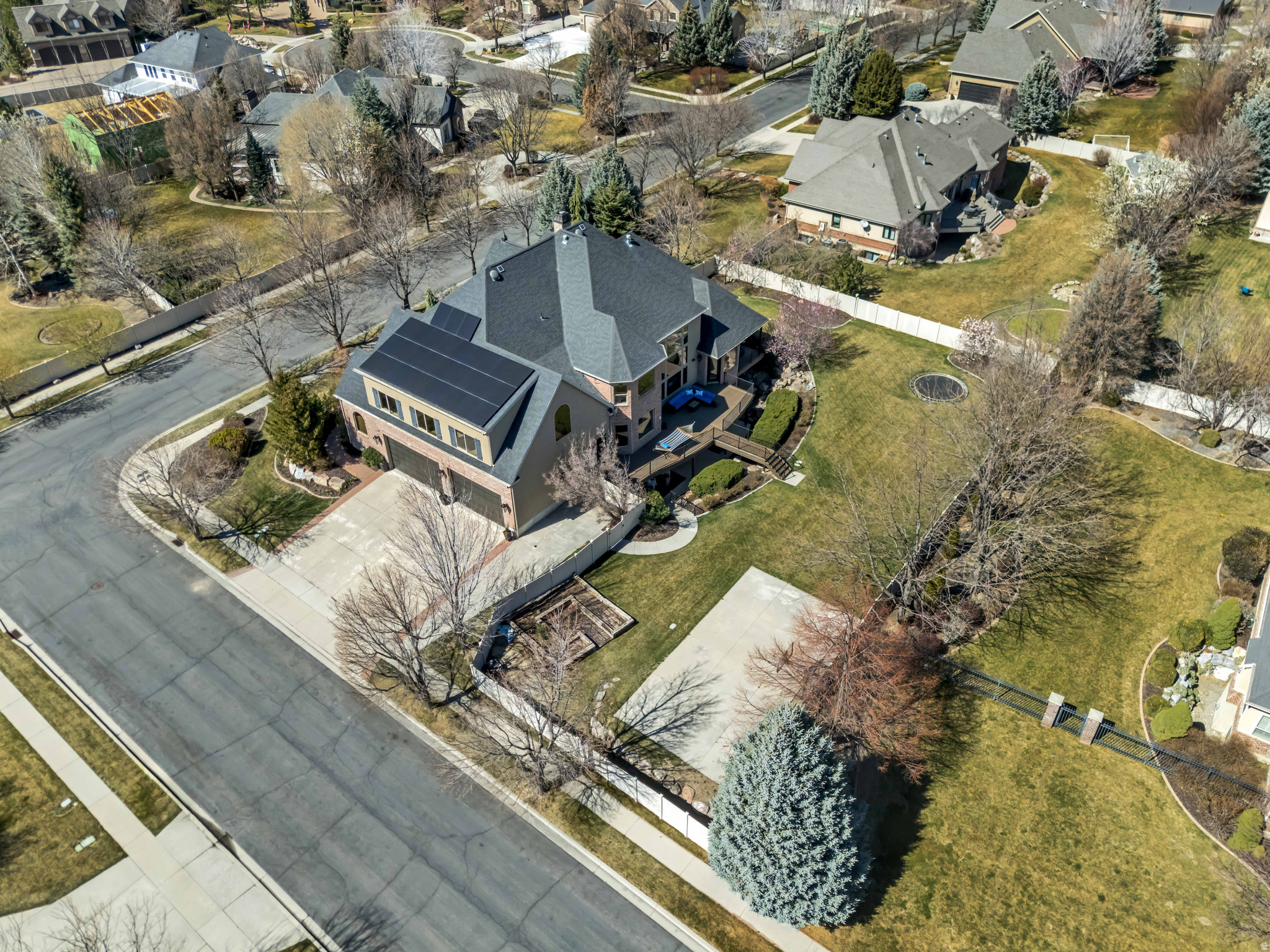 TWIN RIVERS - Residential