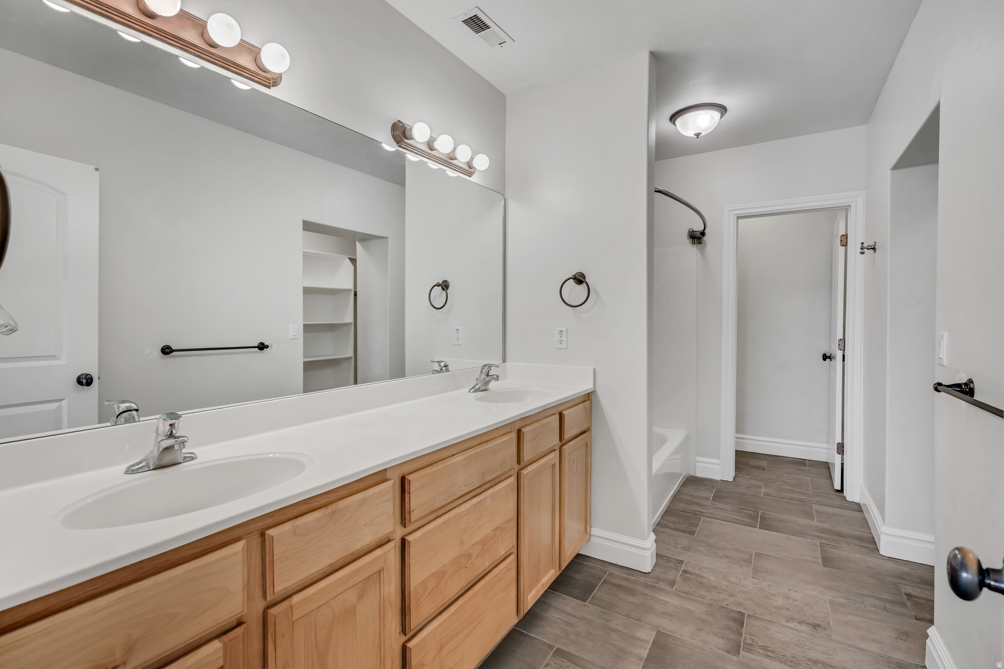 TWIN RIVERS - Residential