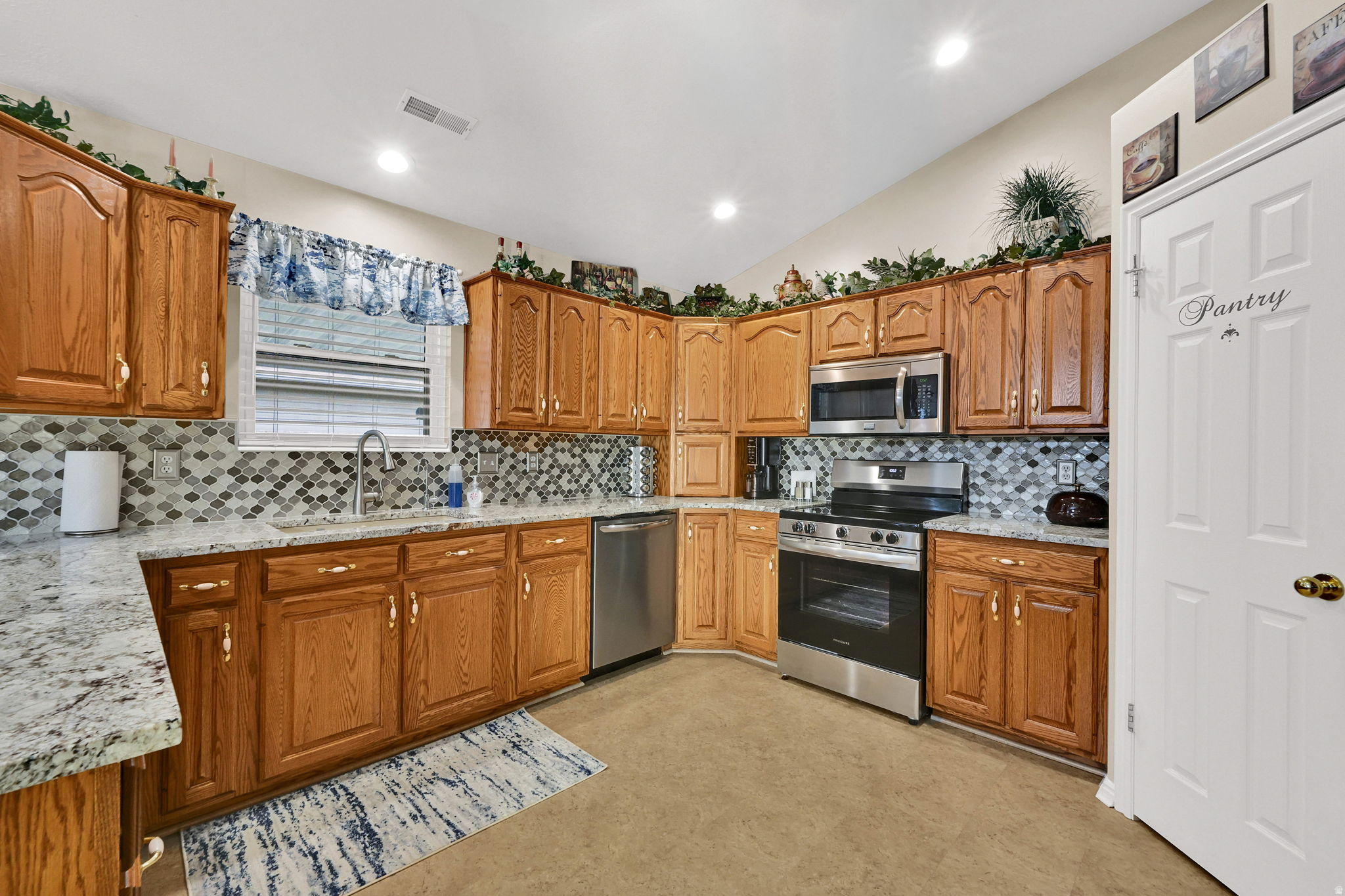 SHADY GROVE - Residential