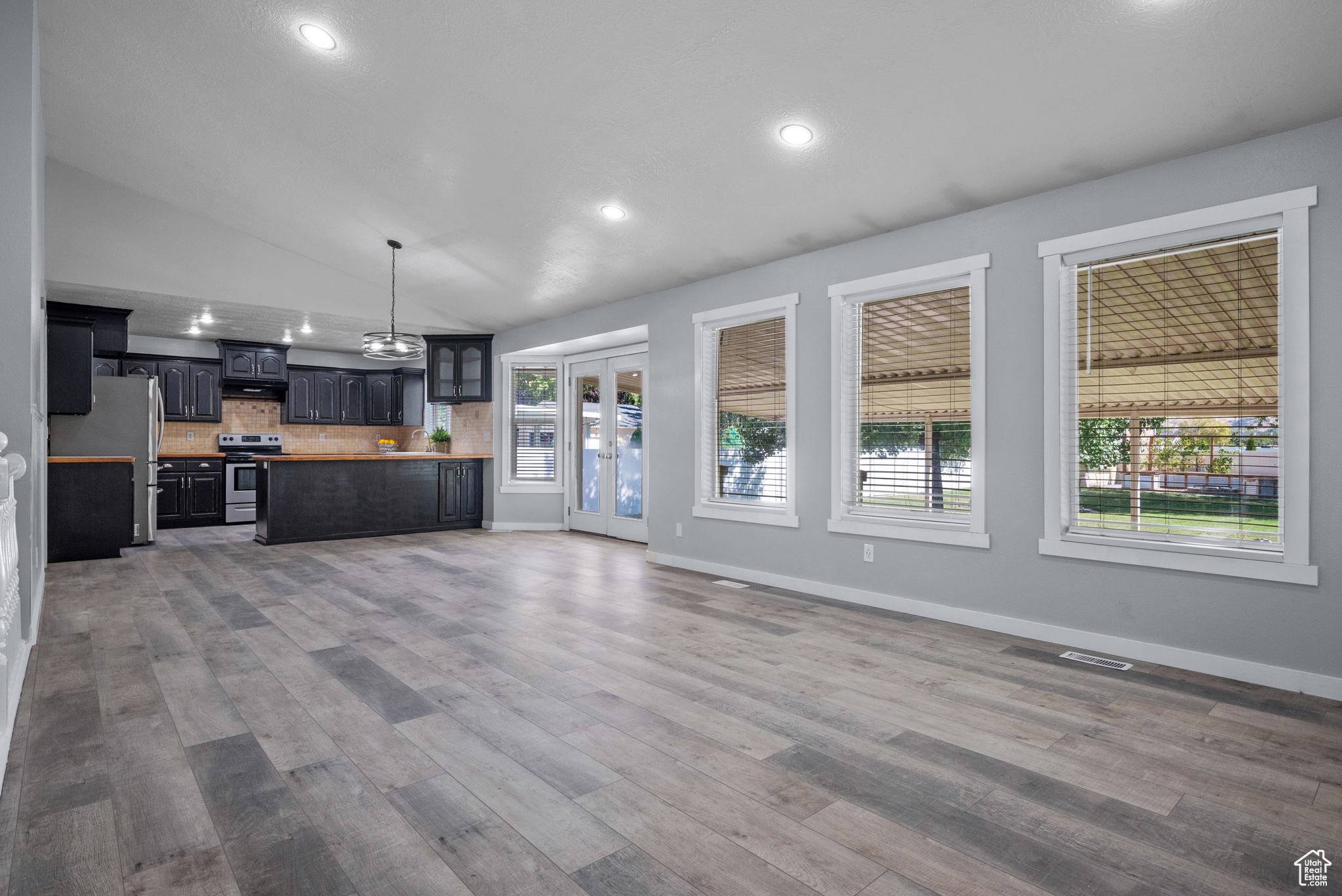 COUNTRY WIDE - Residential