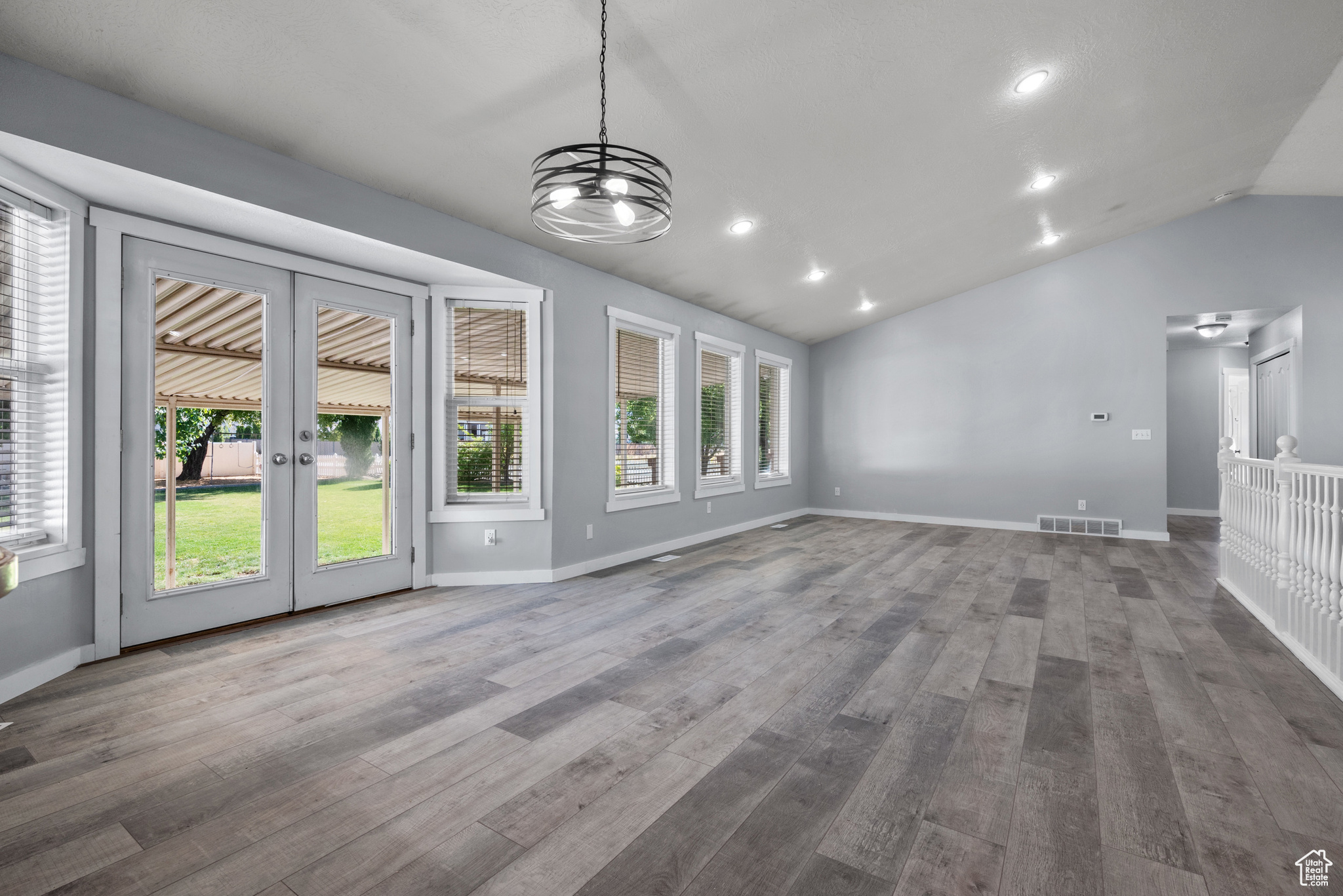 COUNTRY WIDE - Residential