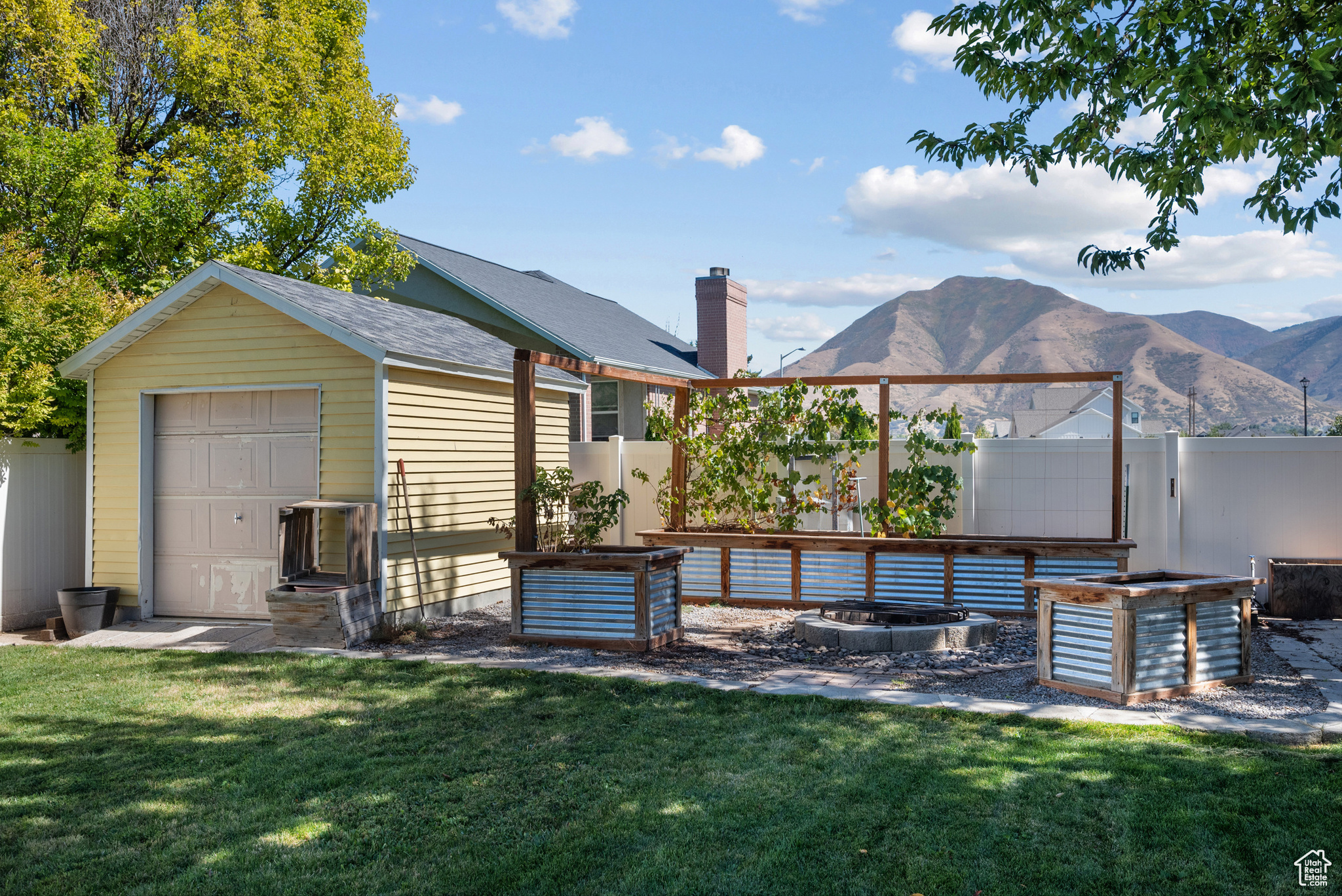 COUNTRY WIDE - Residential