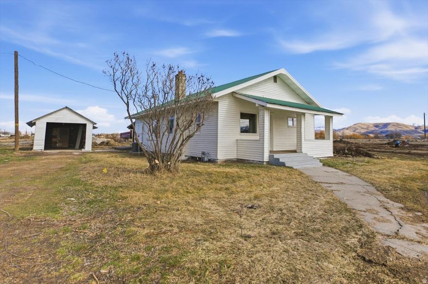 Quaint, cozy cottage on a large city lot.  This completely update home is looking for its new owner!  Its been take to the studs, updated wiring, plumbing and then given a new kitchen, bathroom, flooring and new appliances! Furnace and water heater has also been updated leaving you ready to move in, enjoy and benefit from the new neighborhood springing up this summer!