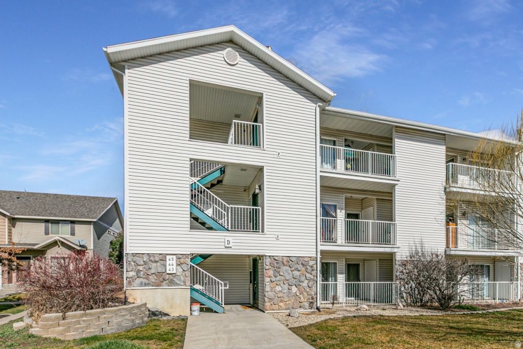 Photo of 490 E 700 S #D43, Clearfield, UT 84015 (MLS # 2142141)