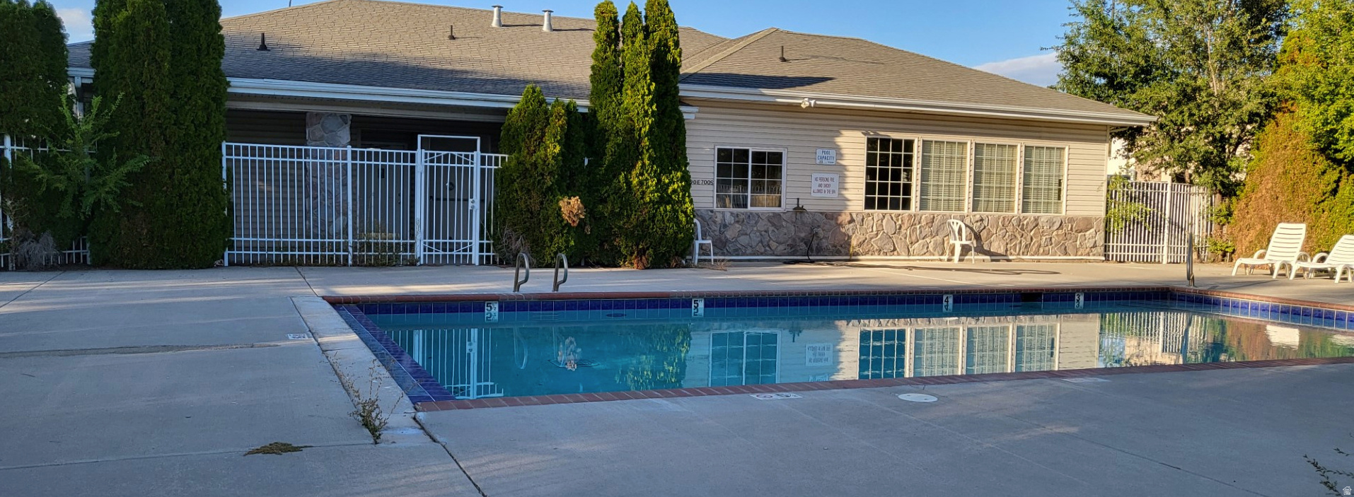 MEADOWS CONDO - Residential