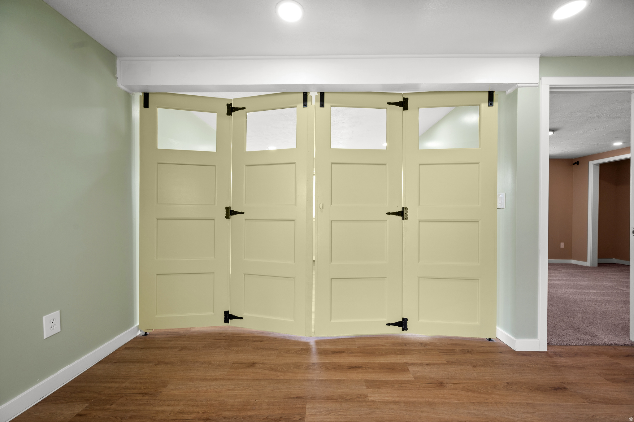 CHERRY HOLLOW - Residential