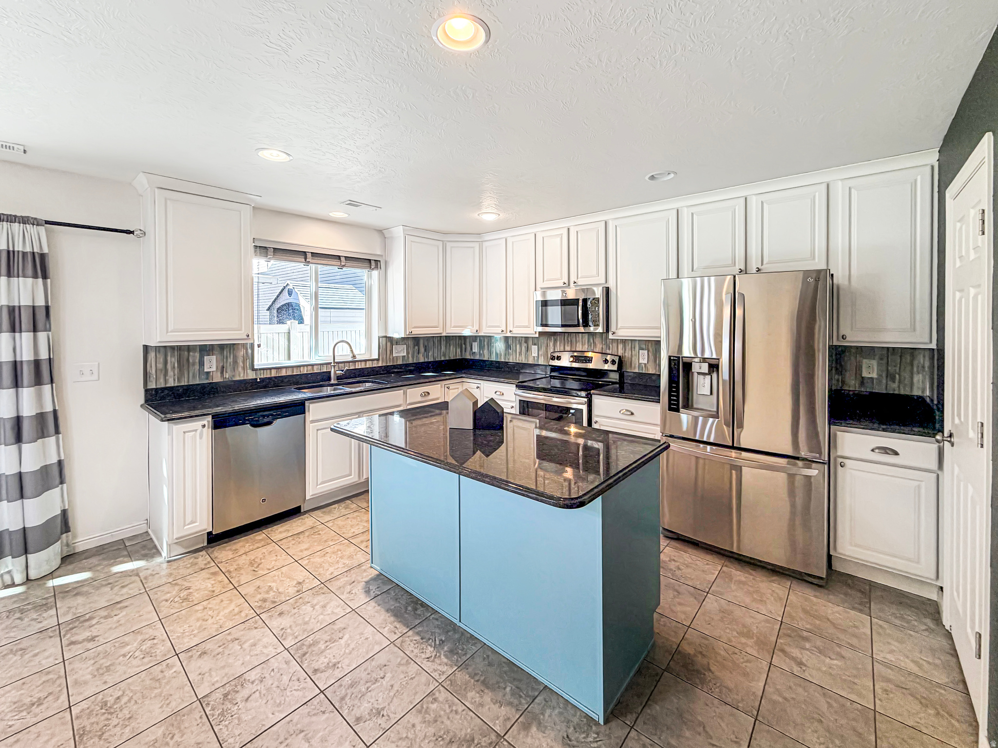 FOXBORO NORTH STONEHAVEN - Residential