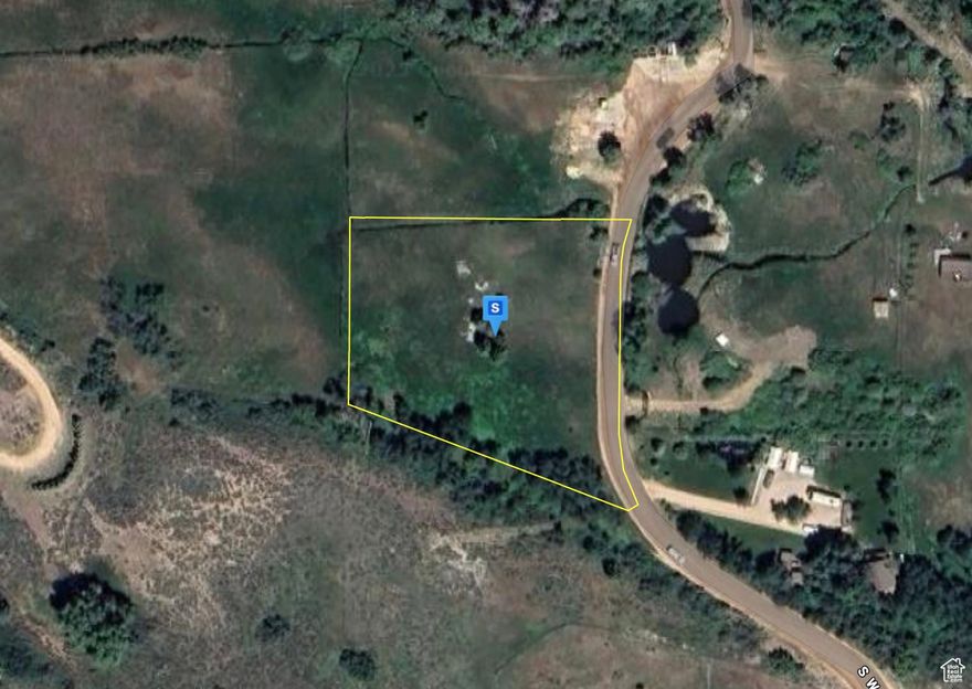 Nestled in the gated, year-round accessible Woodland Estates Subdivision, this 1.4-acre lot offers a flat, build-ready setting surrounded by mature trees. Water rights are tied to the community, providing added value and access to the area's resources. Conveniently located just 7 minutes from Kamas and 25 minutes from all that Park City has to offer, this property is perfectly positioned for four-season recreation, with nearby National Forest trails and world-class fly fishing, making it an ideal base for outdoor enthusiasts.