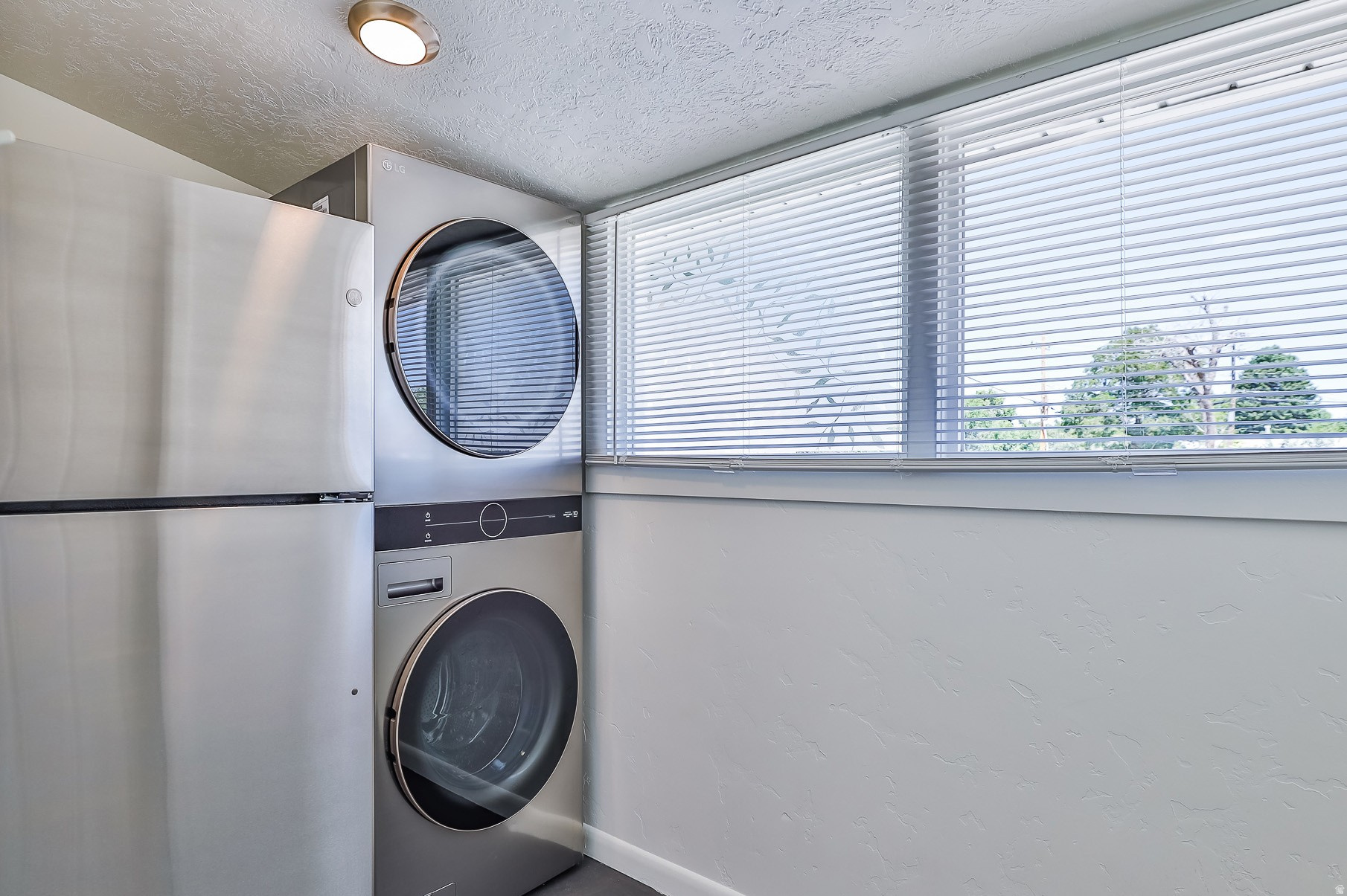 SCOTTSDALE SUB - Residential Income