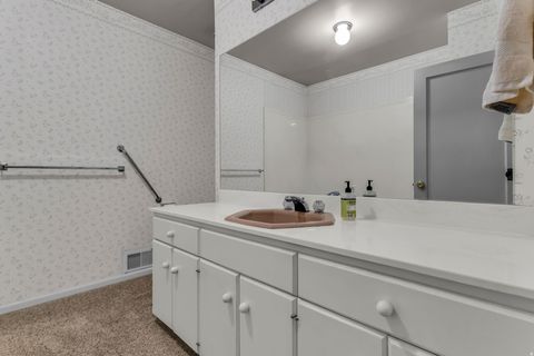 Tiny photo for 2242 E KENSINGTON AVE S, Salt Lake City, UT 84108 (MLS # 2126536)