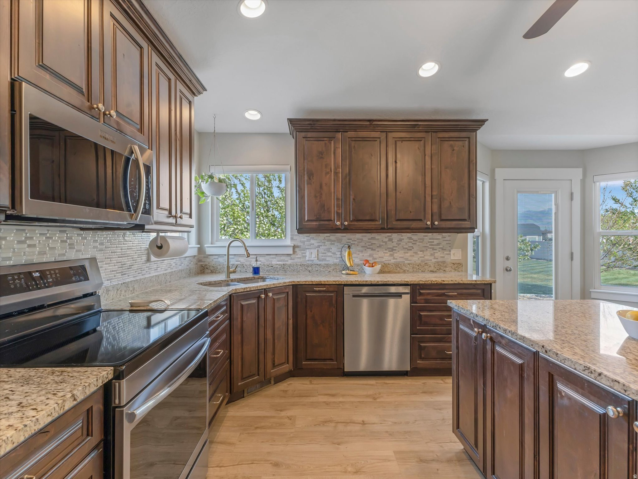 CARRIAGE CROSSING - Residential