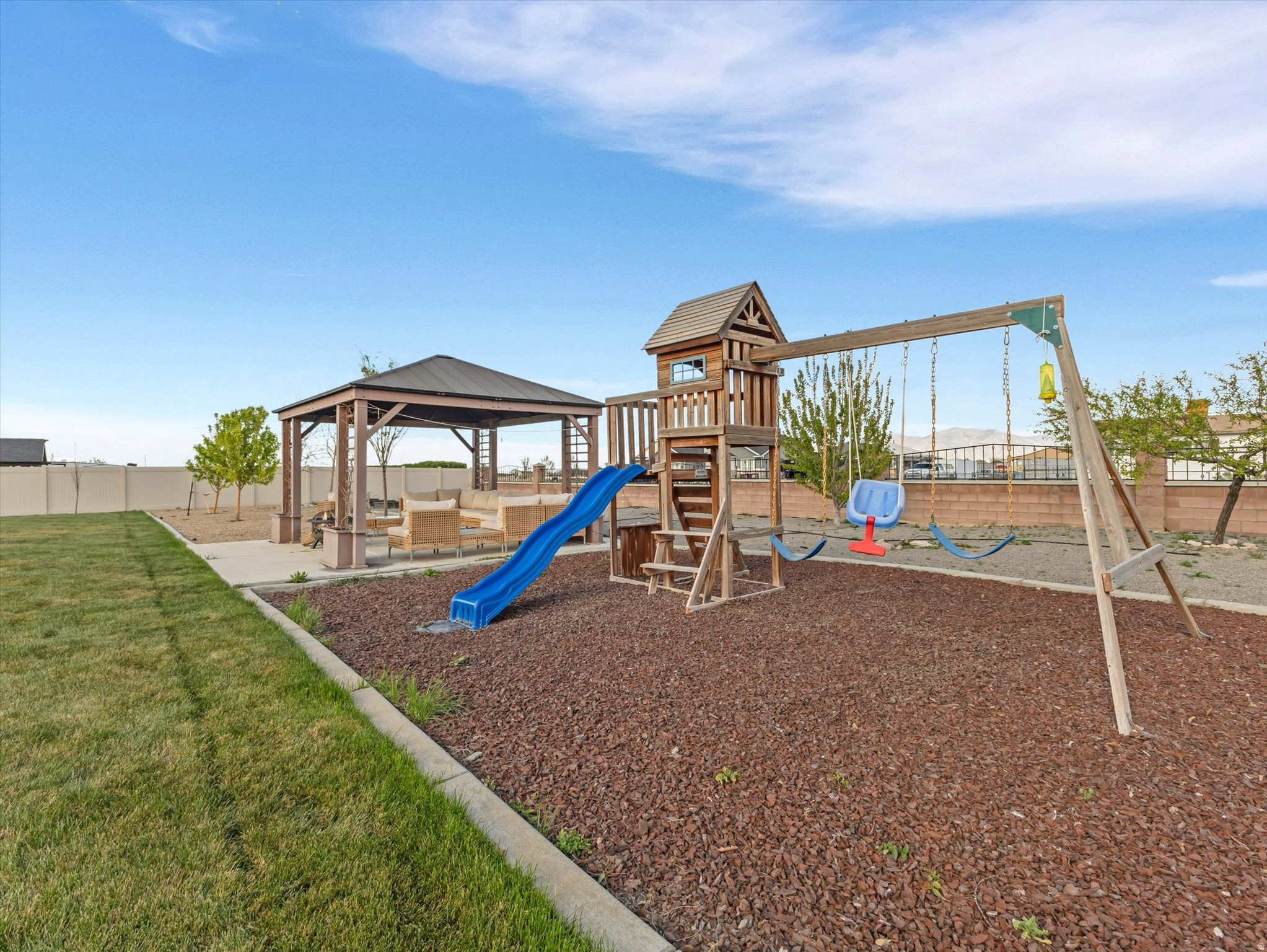 CARRIAGE CROSSING - Residential