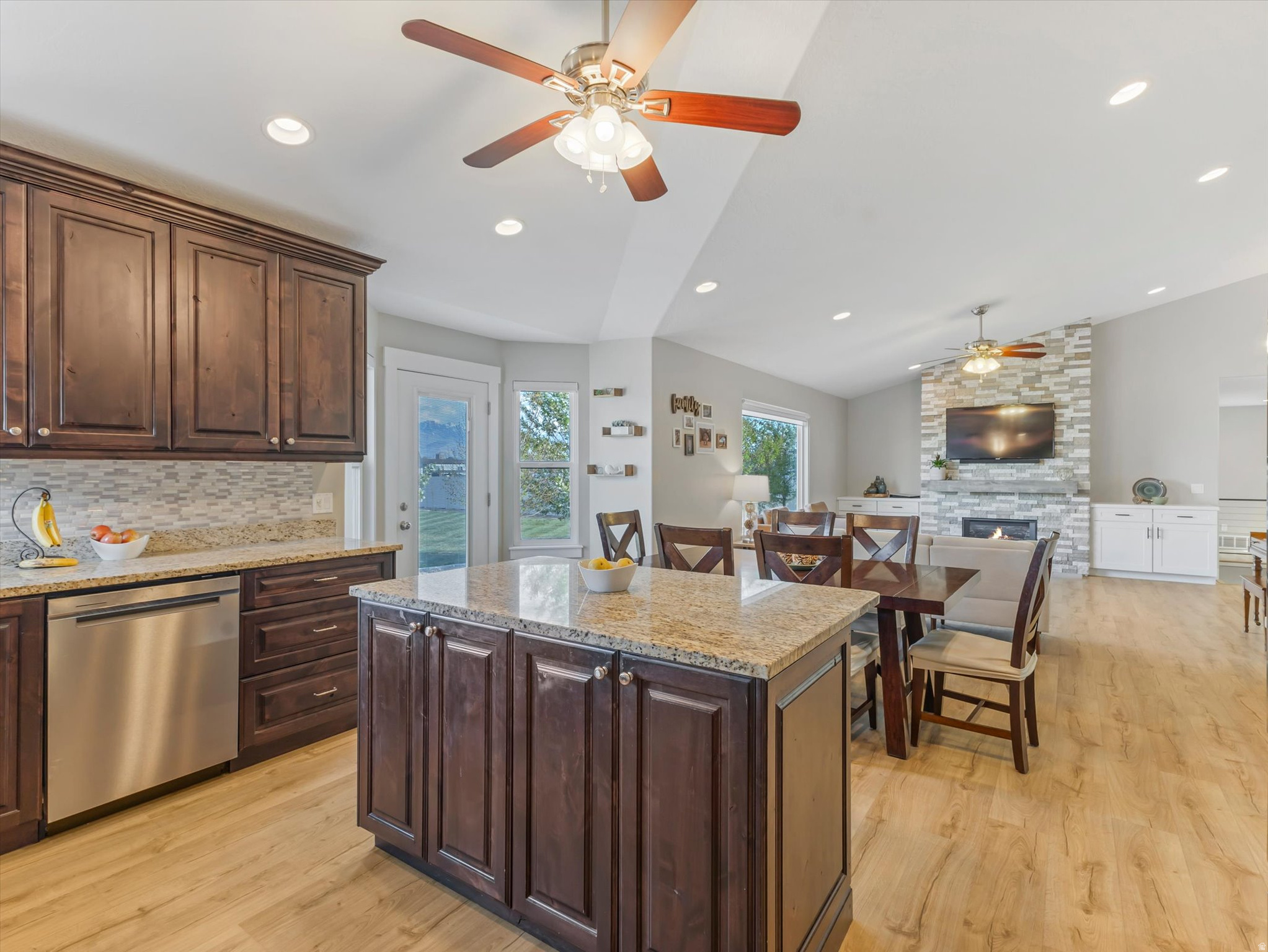 CARRIAGE CROSSING - Residential