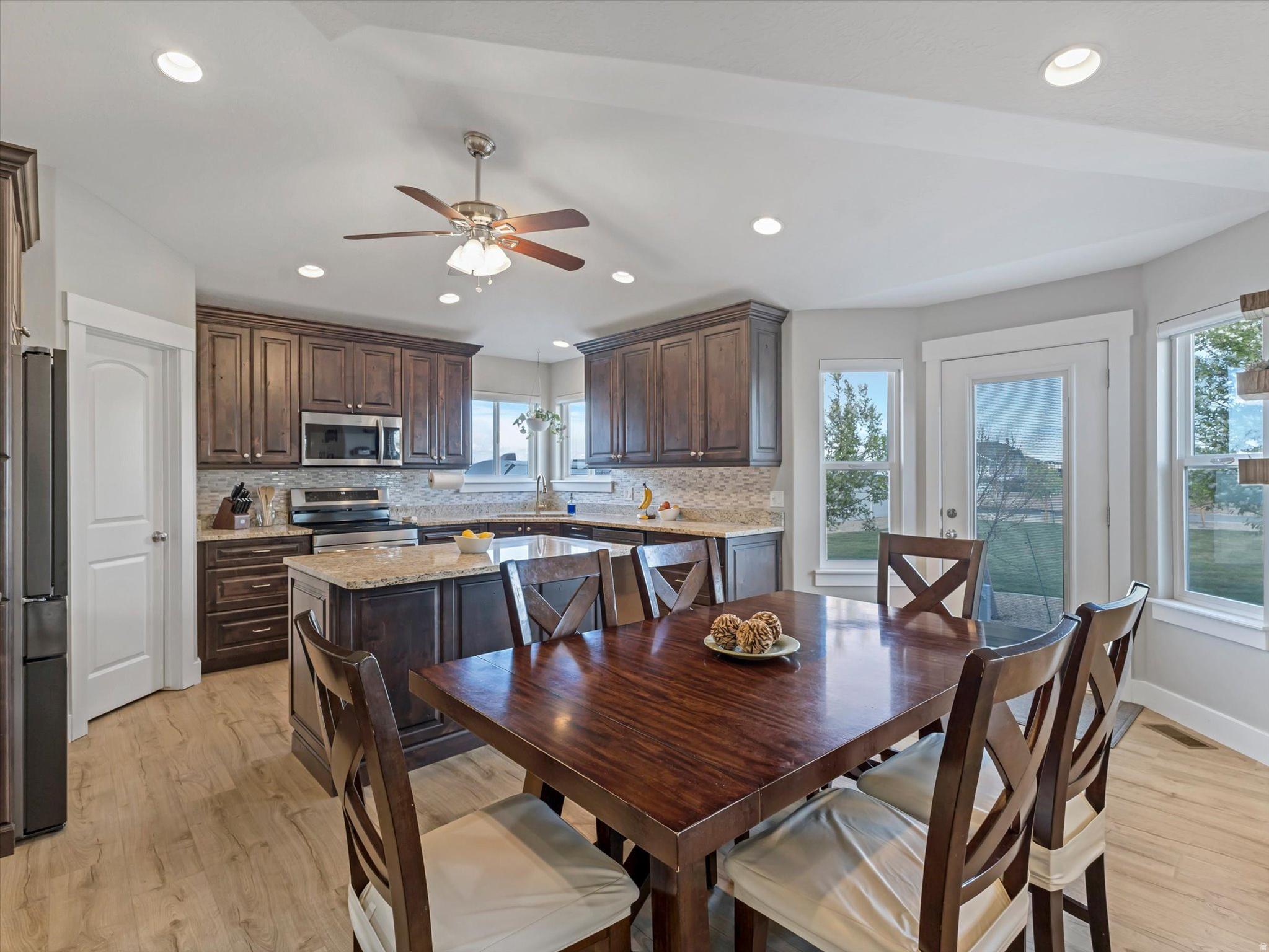 CARRIAGE CROSSING - Residential