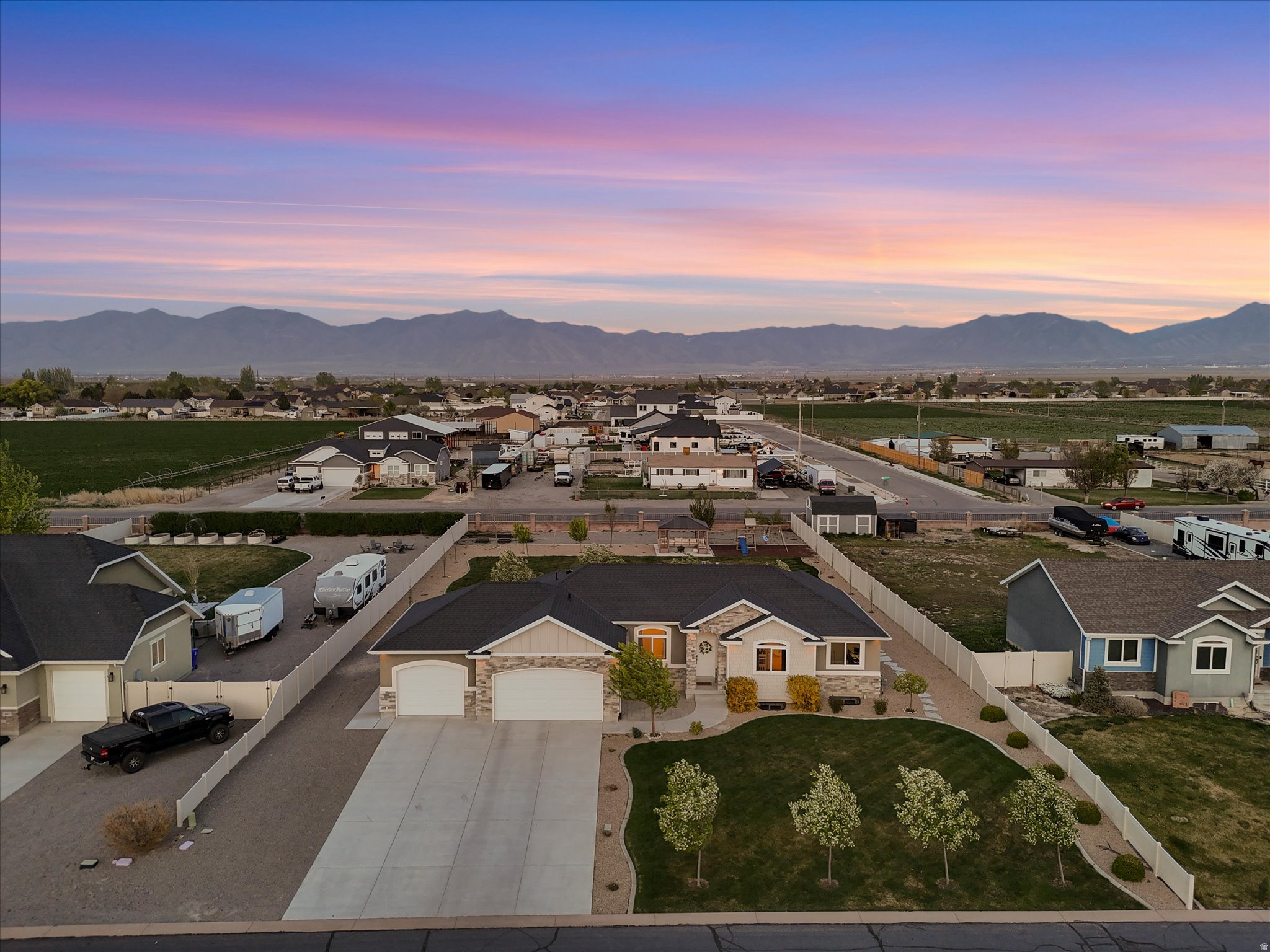 CARRIAGE CROSSING - Residential