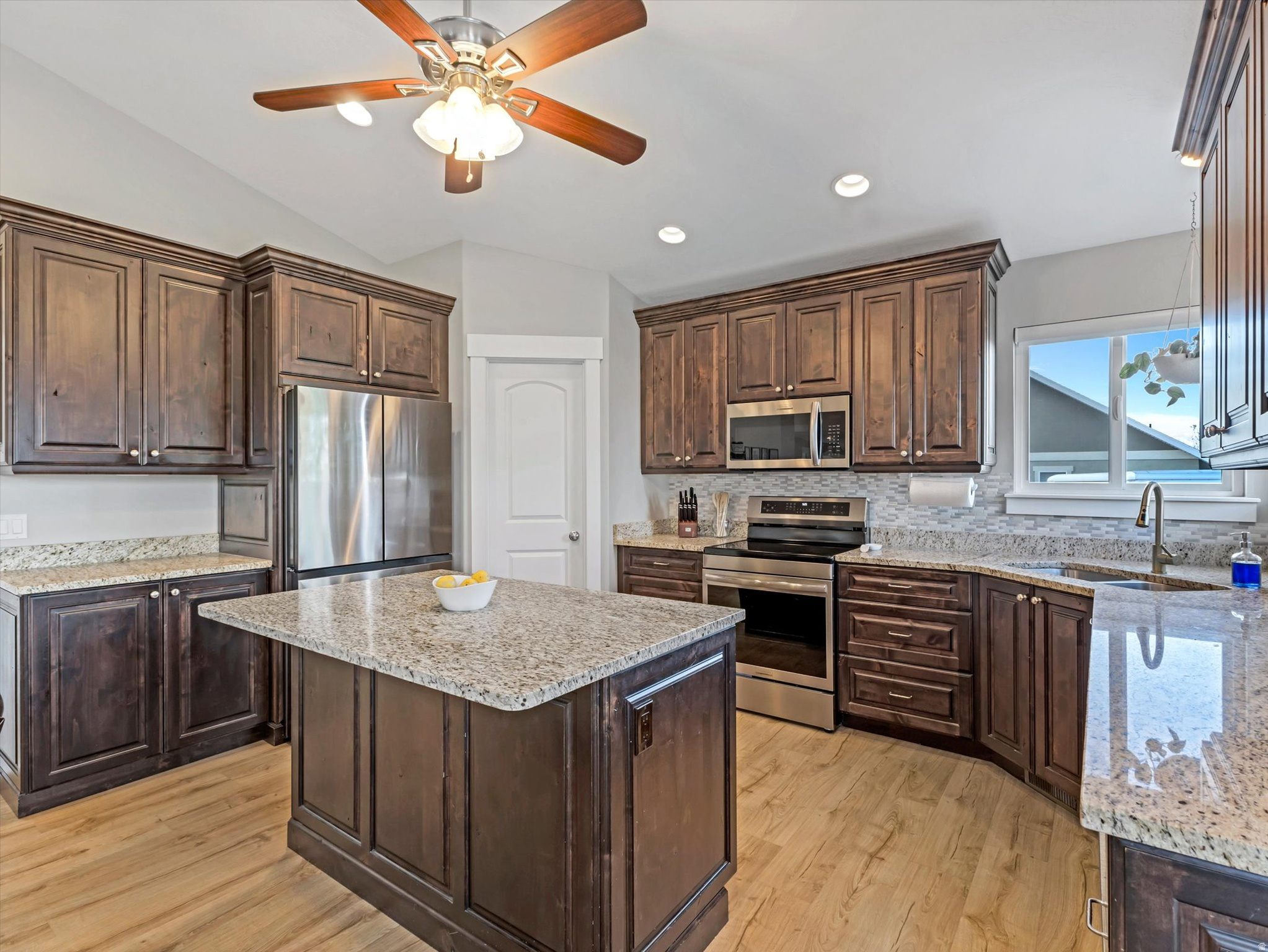 CARRIAGE CROSSING - Residential