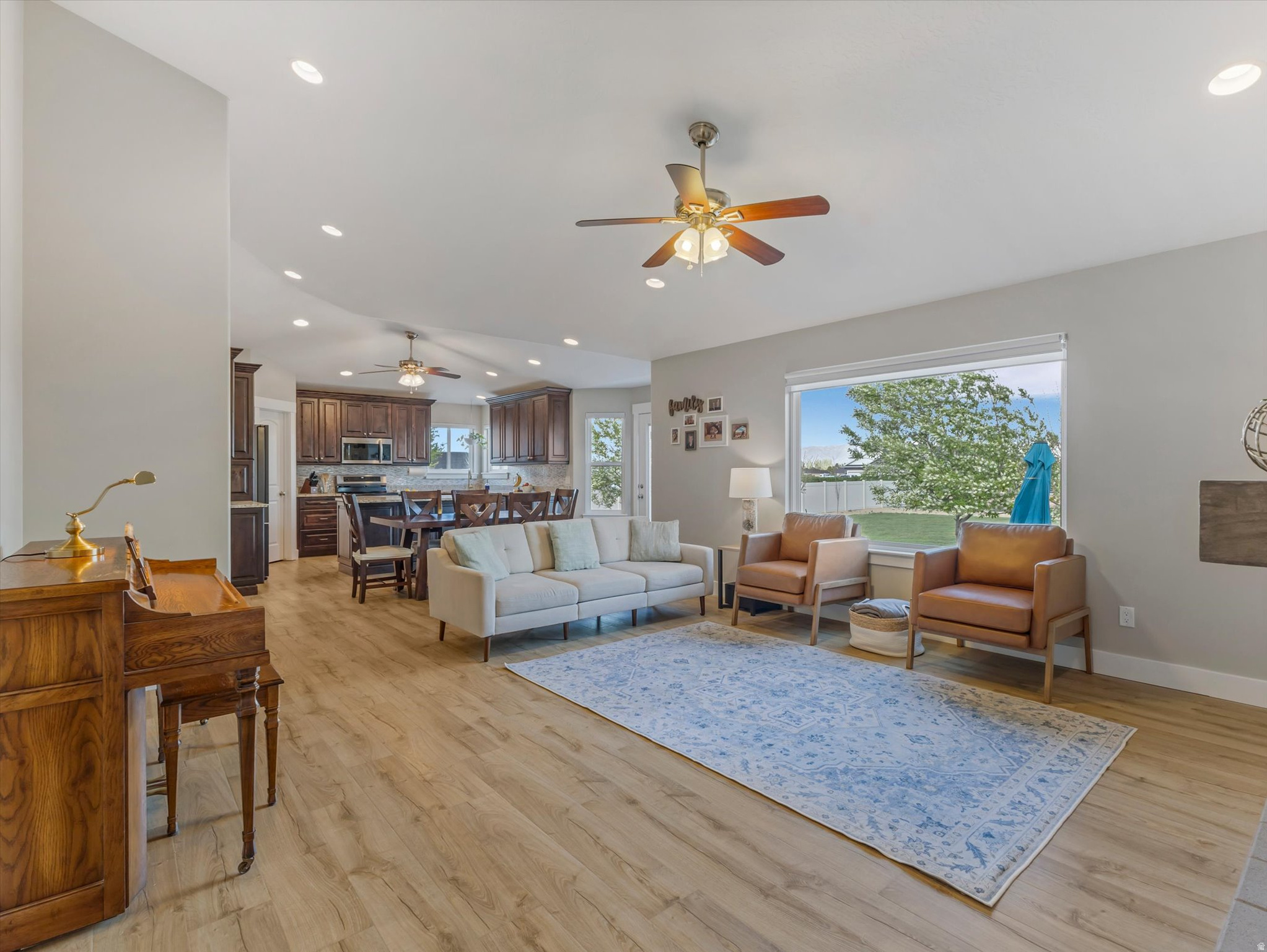 CARRIAGE CROSSING - Residential