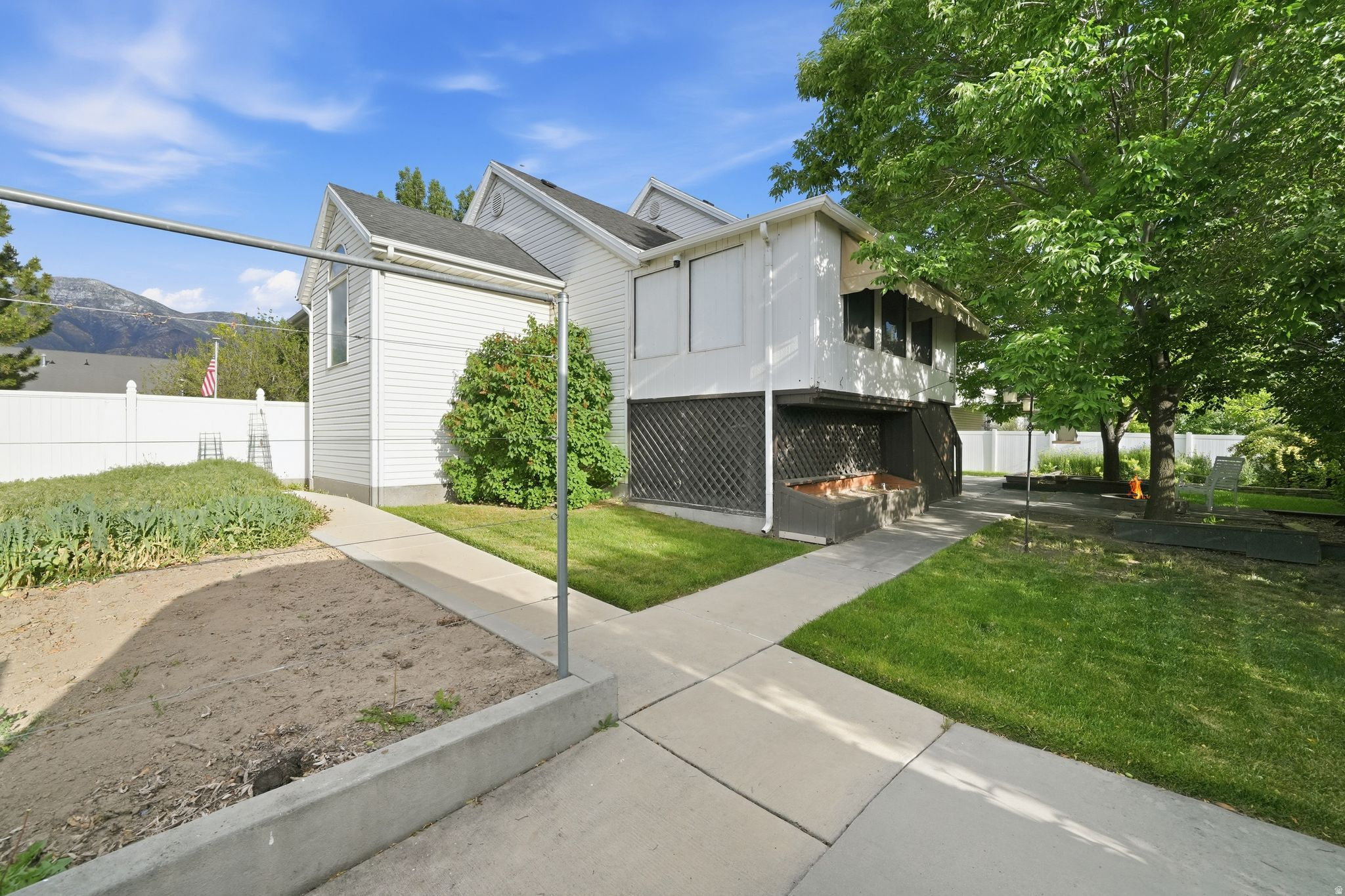 HOMETOWN RANCH - Residential