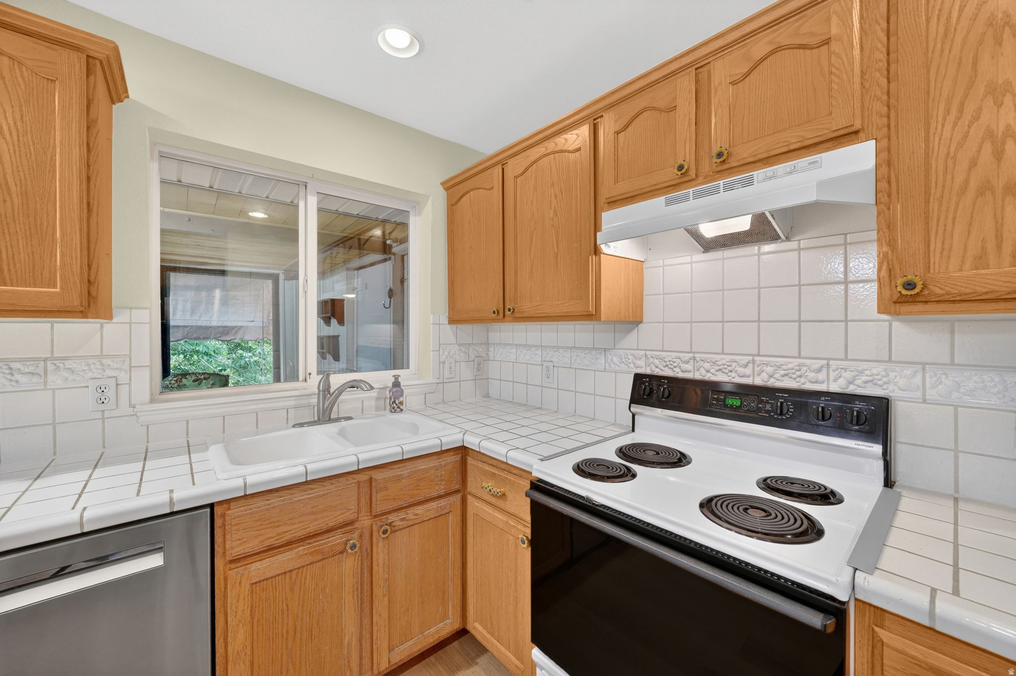 HOMETOWN RANCH - Residential