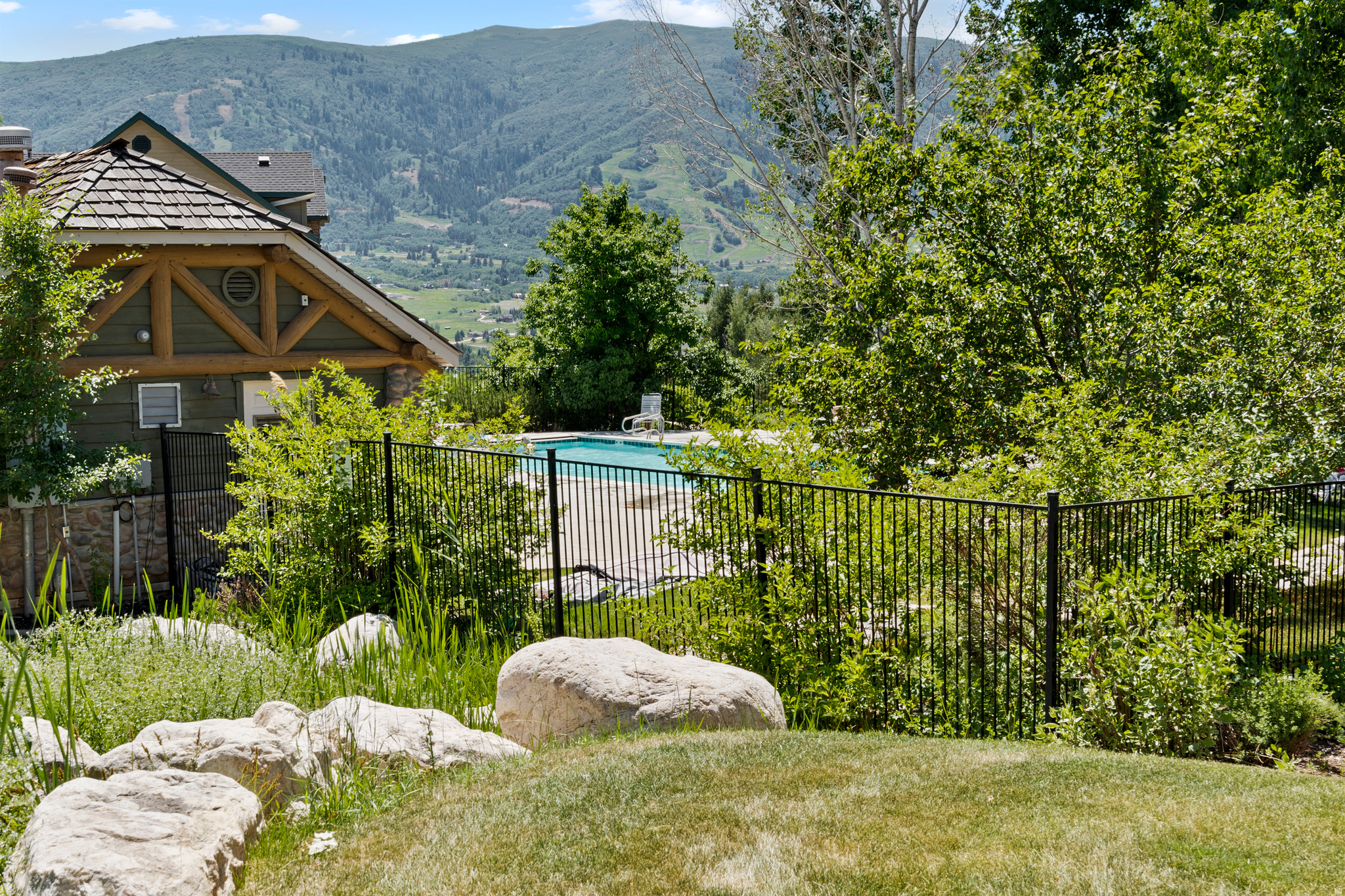 MOOSE HOLLOW - Residential