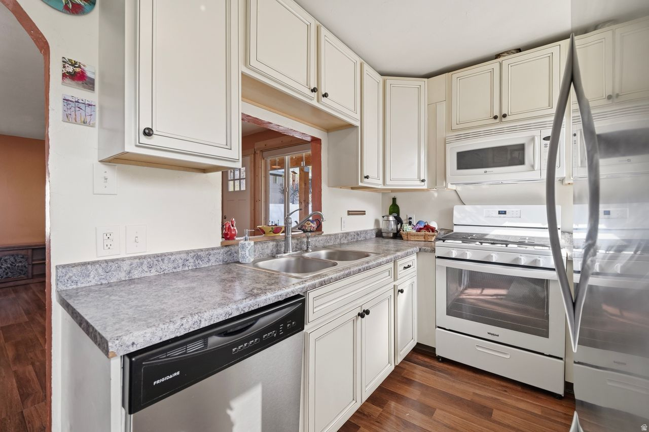 SANDY WOODS PARK - Residential