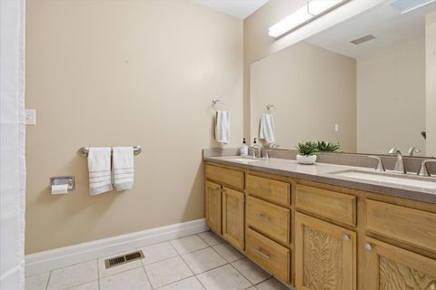 Tiny photo for 2677 E GRANDVIEW DR S, Sandy, UT 84092 (MLS # 2151703)