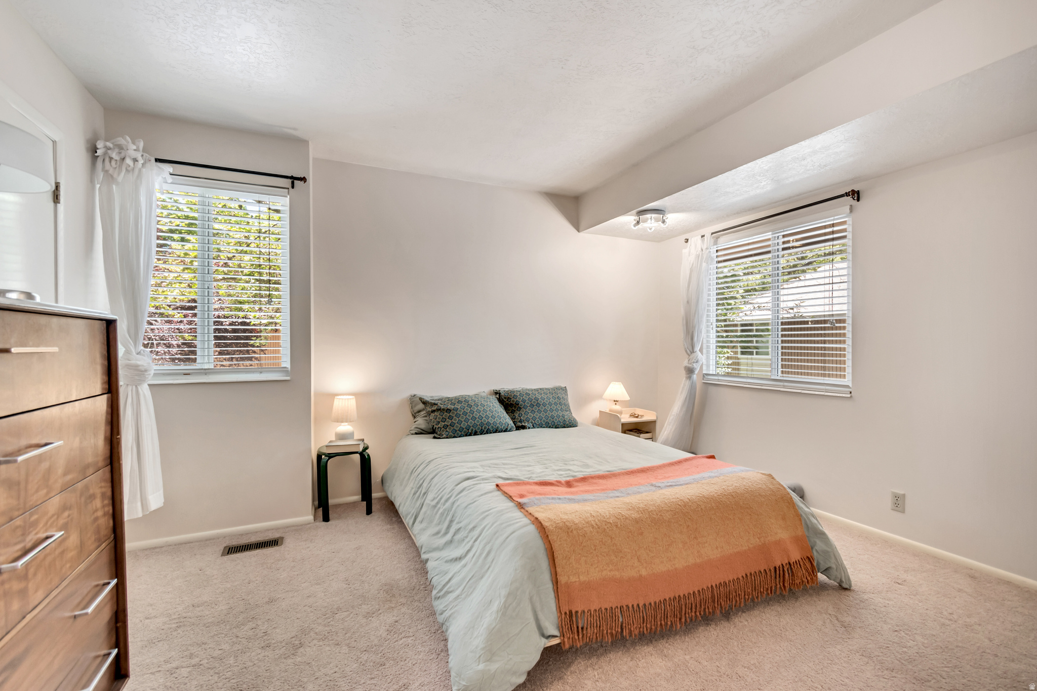 EASTON IN HOLLADAY COND - Residential