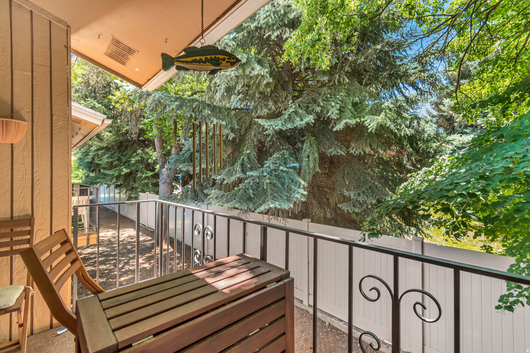 EASTON IN HOLLADAY COND - Residential